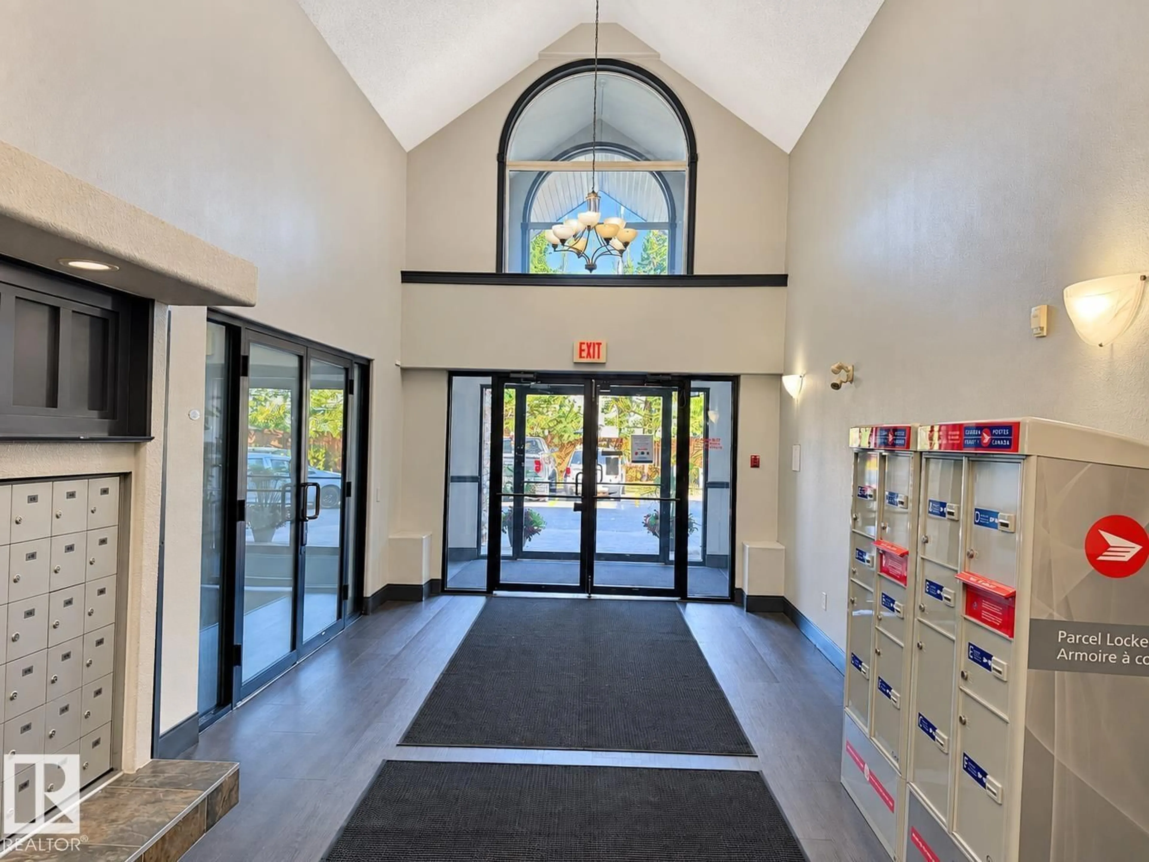 Indoor foyer for #224 - 3425 19 ST, Edmonton Alberta T6T2B5