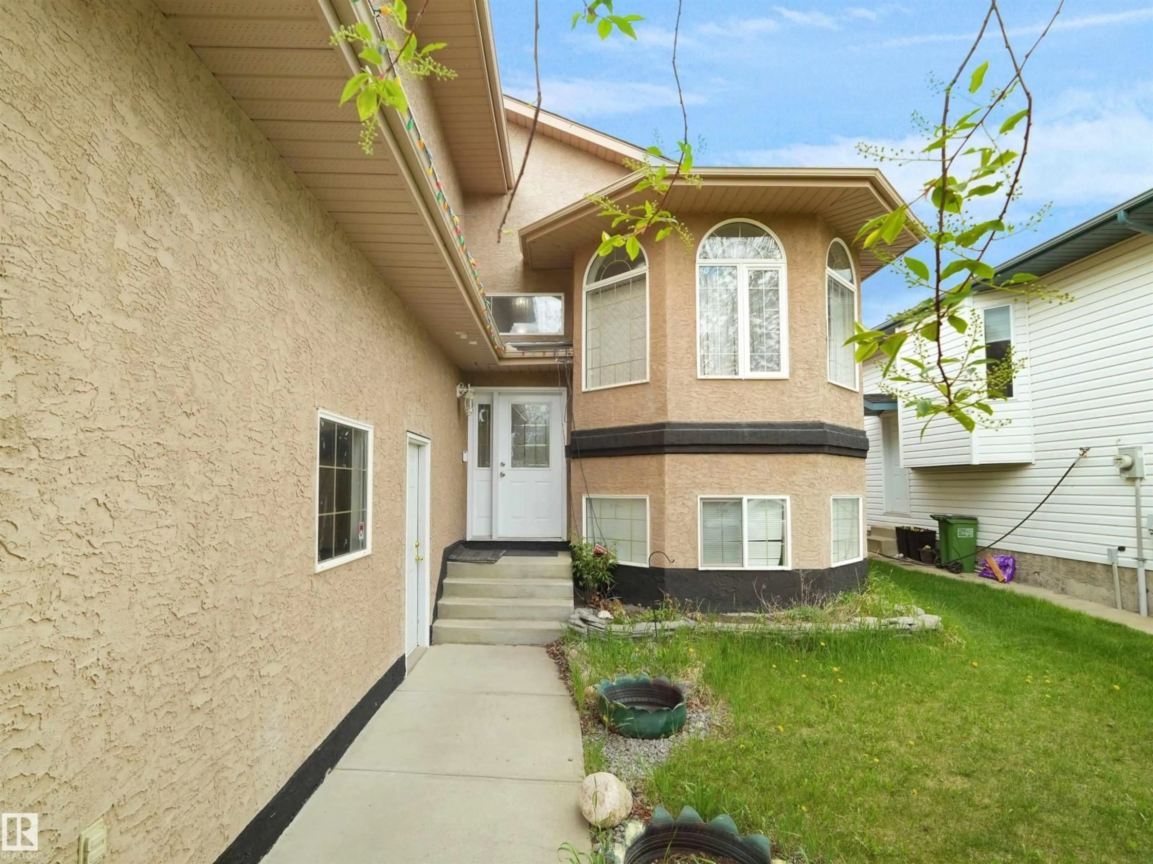 Home with vinyl exterior material, street for NW - 2832 36B AV, Edmonton Alberta T6T1N4