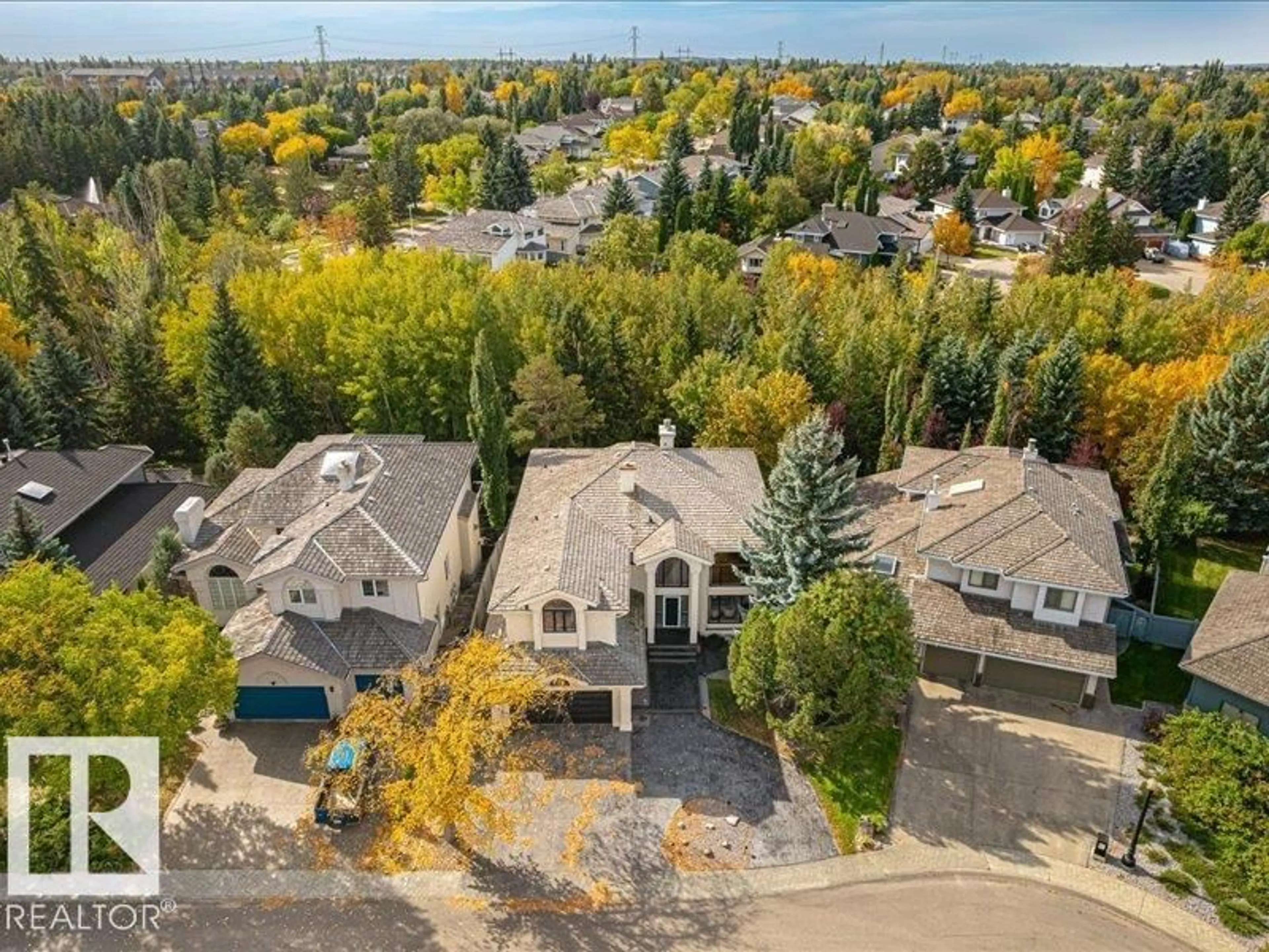 A pic from outside/outdoor area/front of a property/back of a property/a pic from drone, unknown for 445 OSBORNE CR, Edmonton Alberta T6R2C3