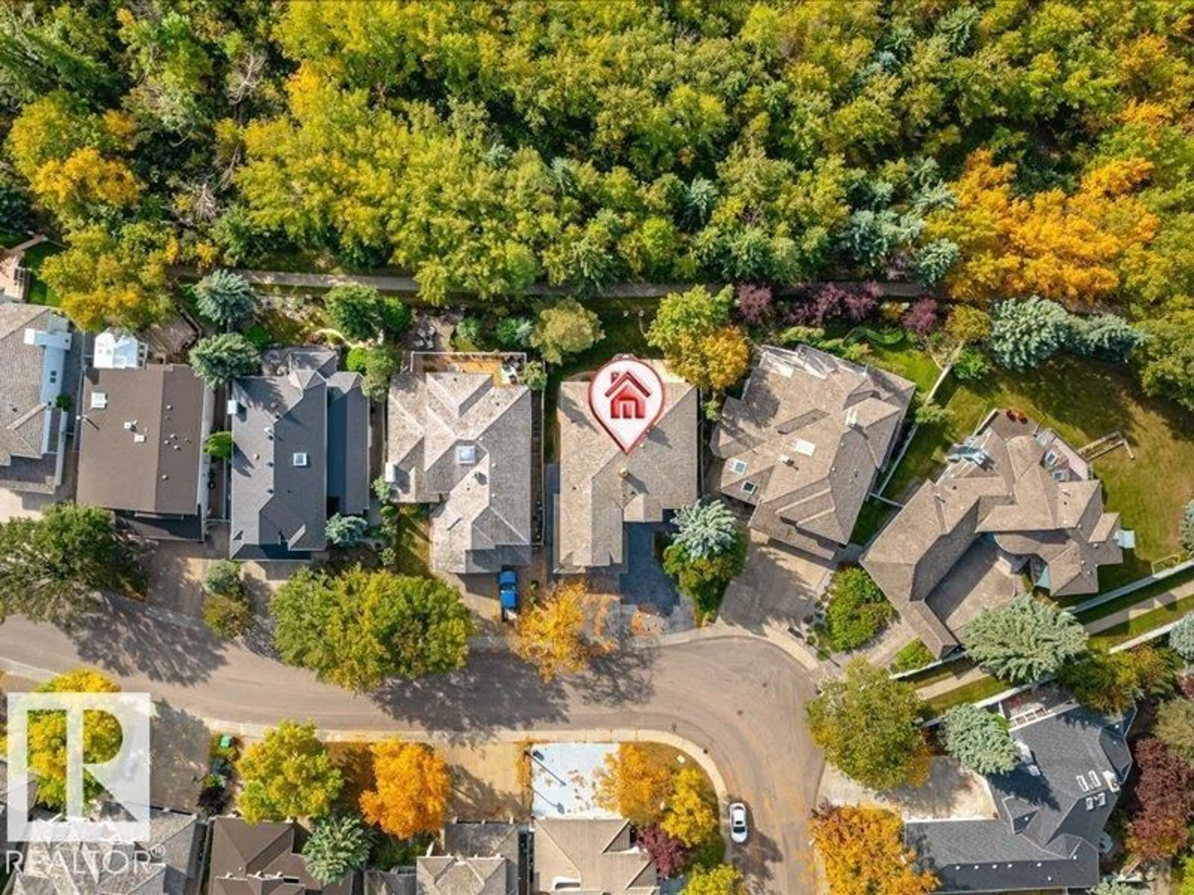 A pic from outside/outdoor area/front of a property/back of a property/a pic from drone, street for 445 OSBORNE CR, Edmonton Alberta T6R2C3