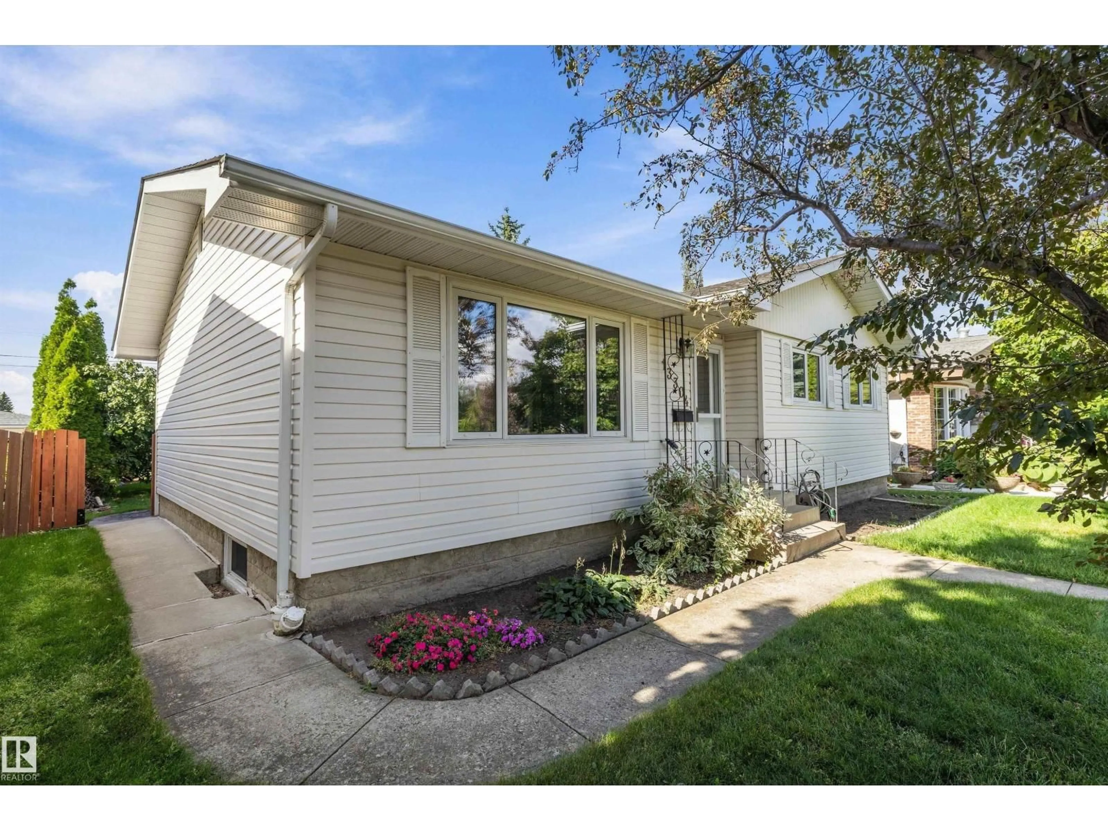Home with vinyl exterior material, street for 13304 73 ST, Edmonton Alberta T5C0T8