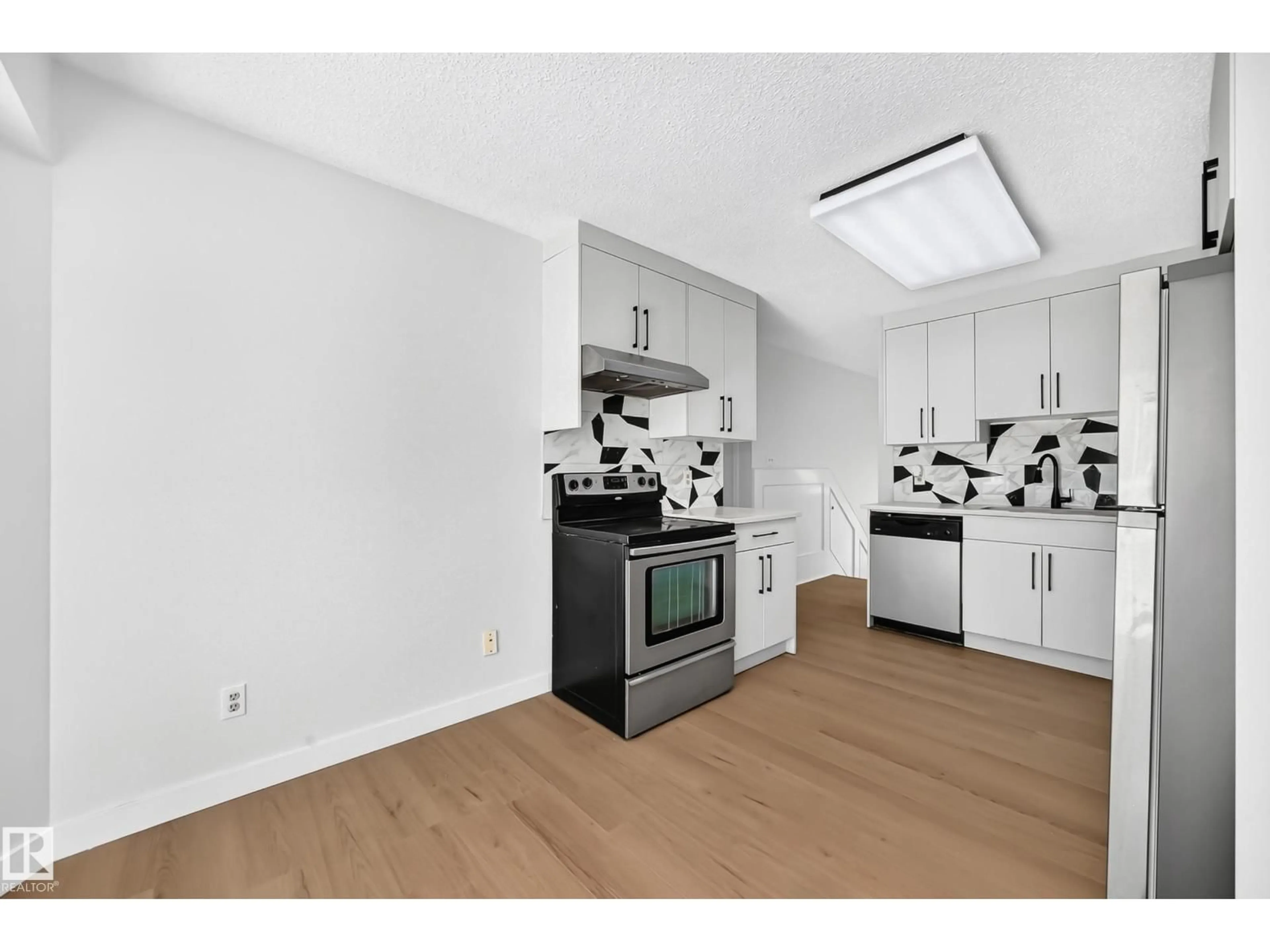 Unknown for 3924 26A AV, Edmonton Alberta T6L6G2