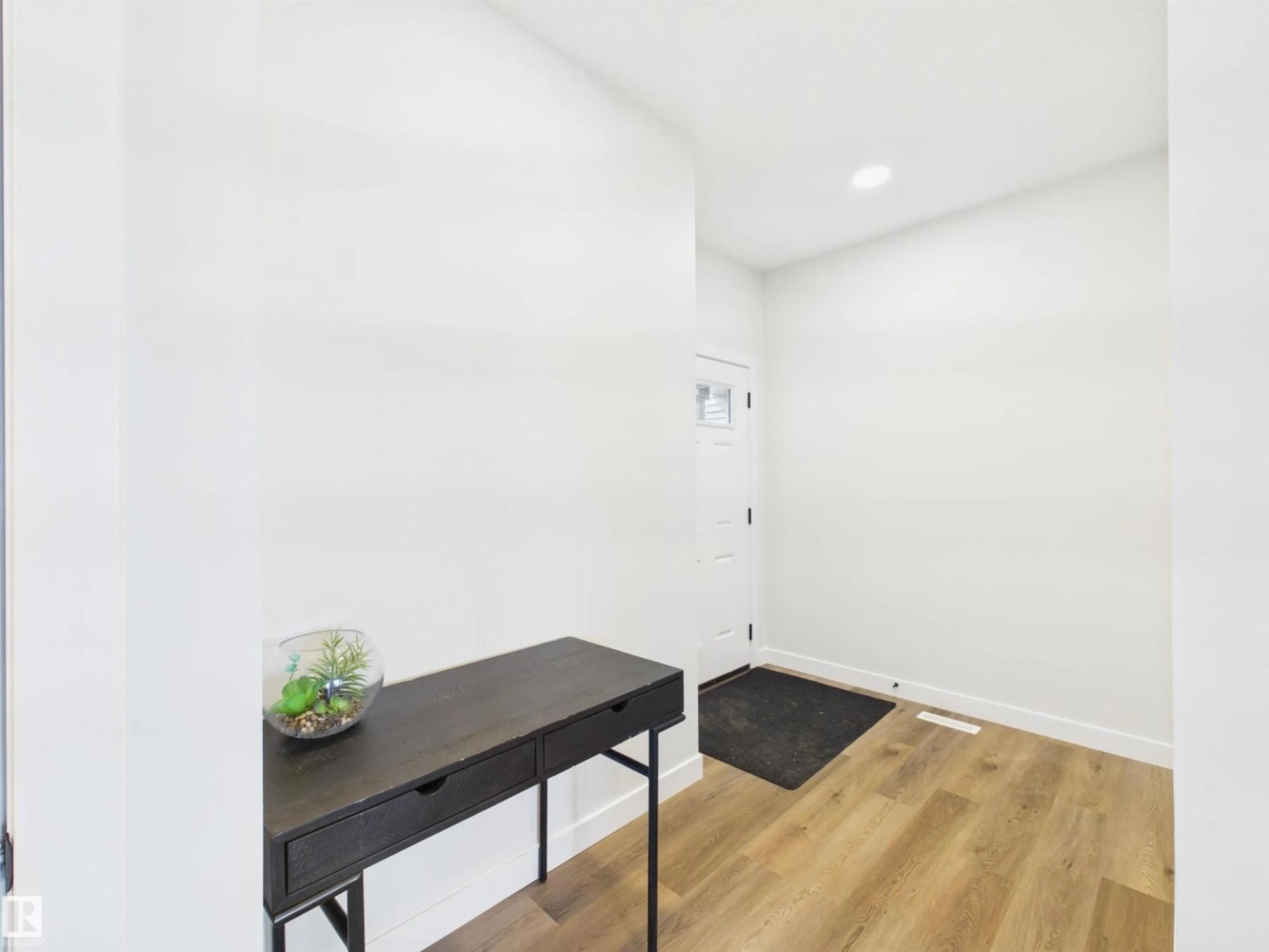 Indoor entryway for 159 CALEDON CR, Spruce Grove Alberta T7X4E3