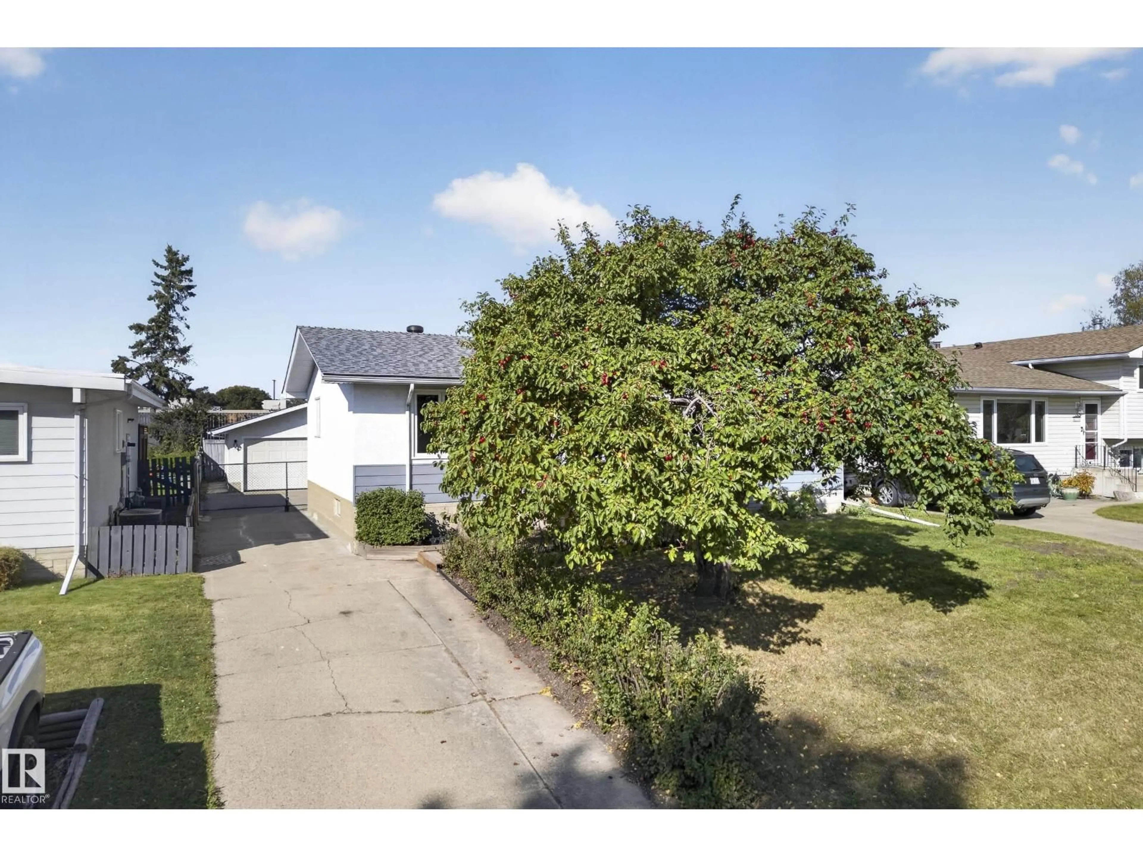 A pic from outside/outdoor area/front of a property/back of a property/a pic from drone, street for 25 MILBURN CR, Sherwood Park Alberta T8A0T9
