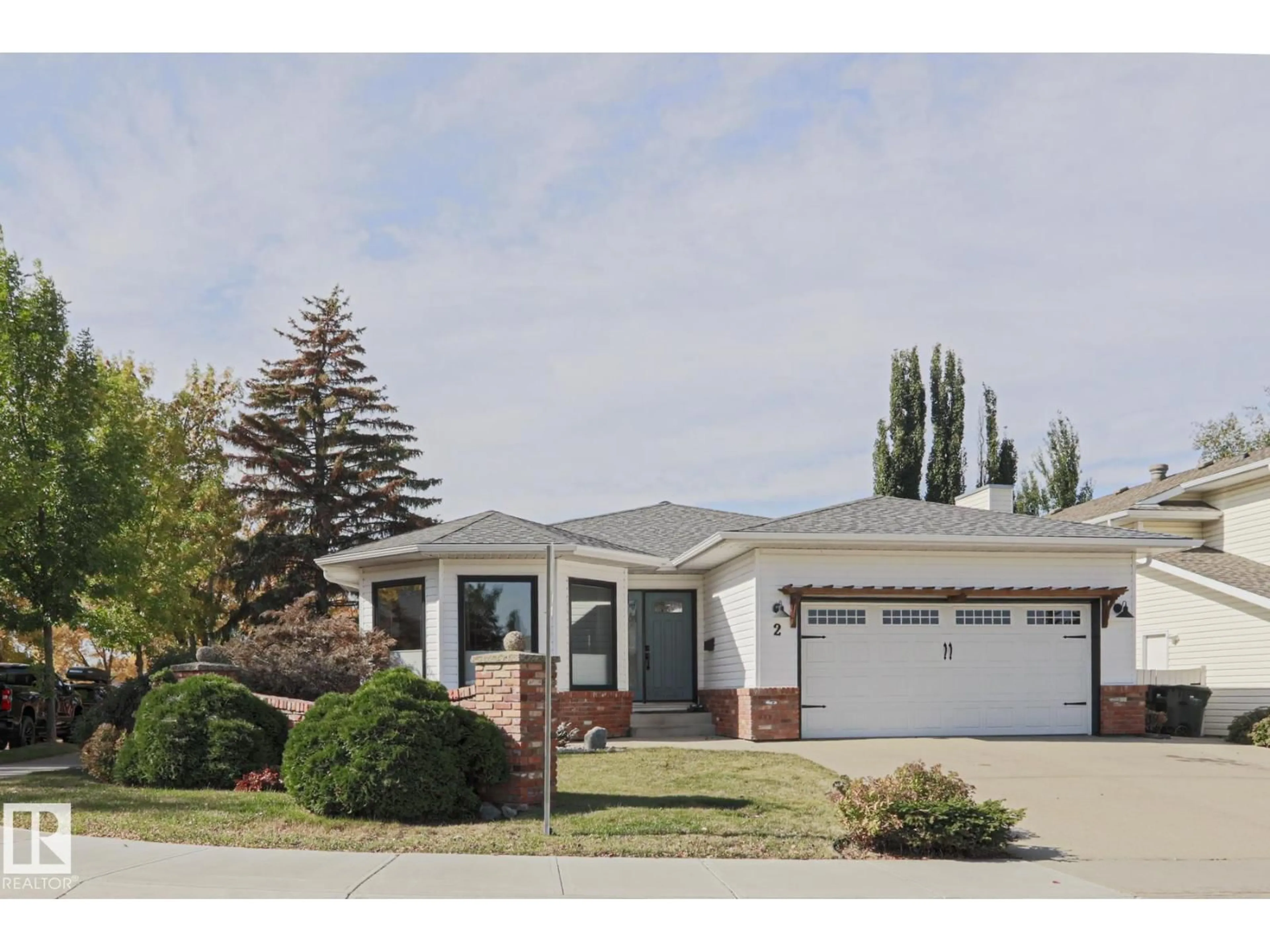 Home with vinyl exterior material, street for 2 HILLVIEW CR, Sherwood Park Alberta T8A4Z7