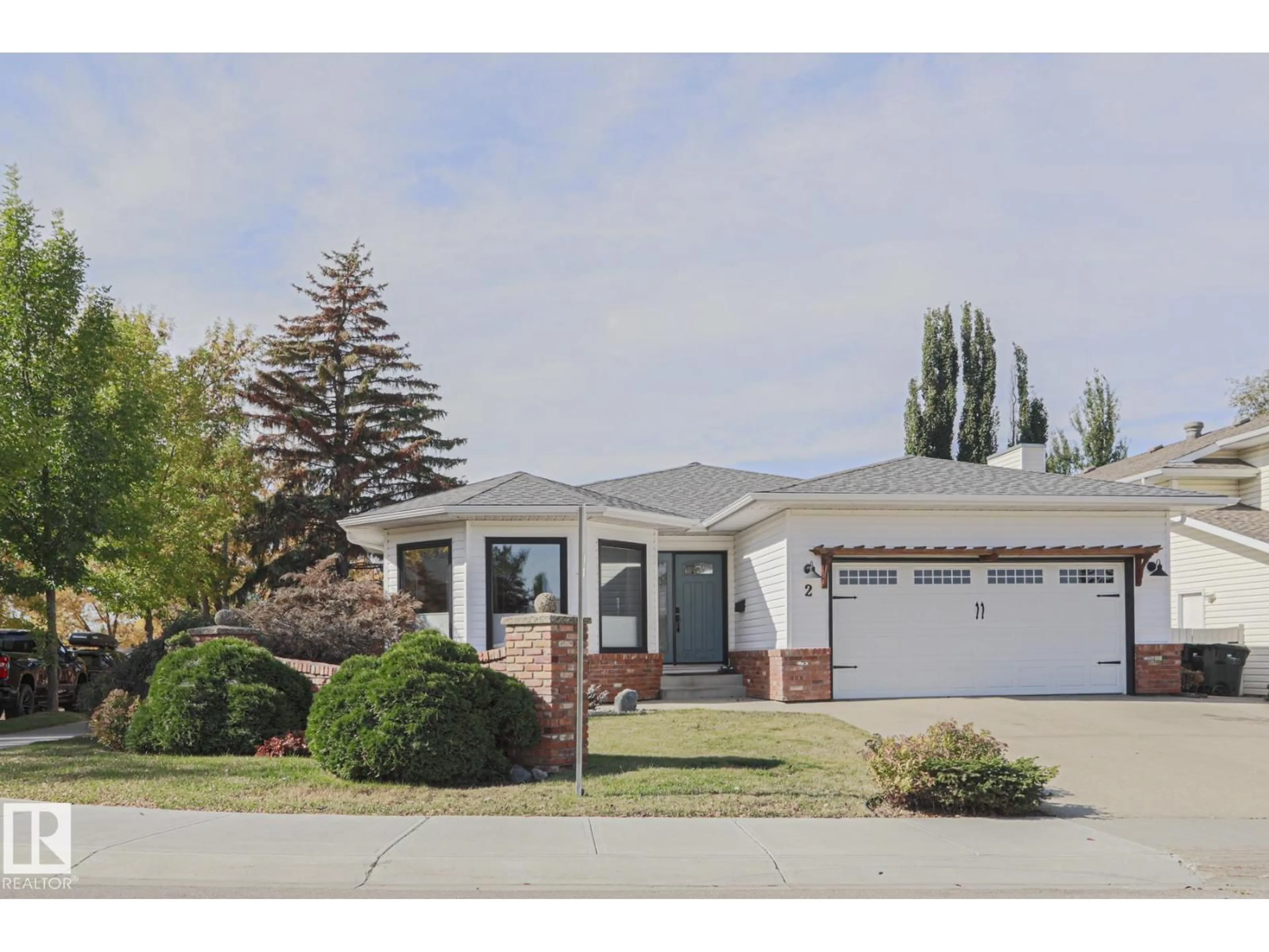 Home with vinyl exterior material, street for 2 HILLVIEW CR, Sherwood Park Alberta T8A4Z7
