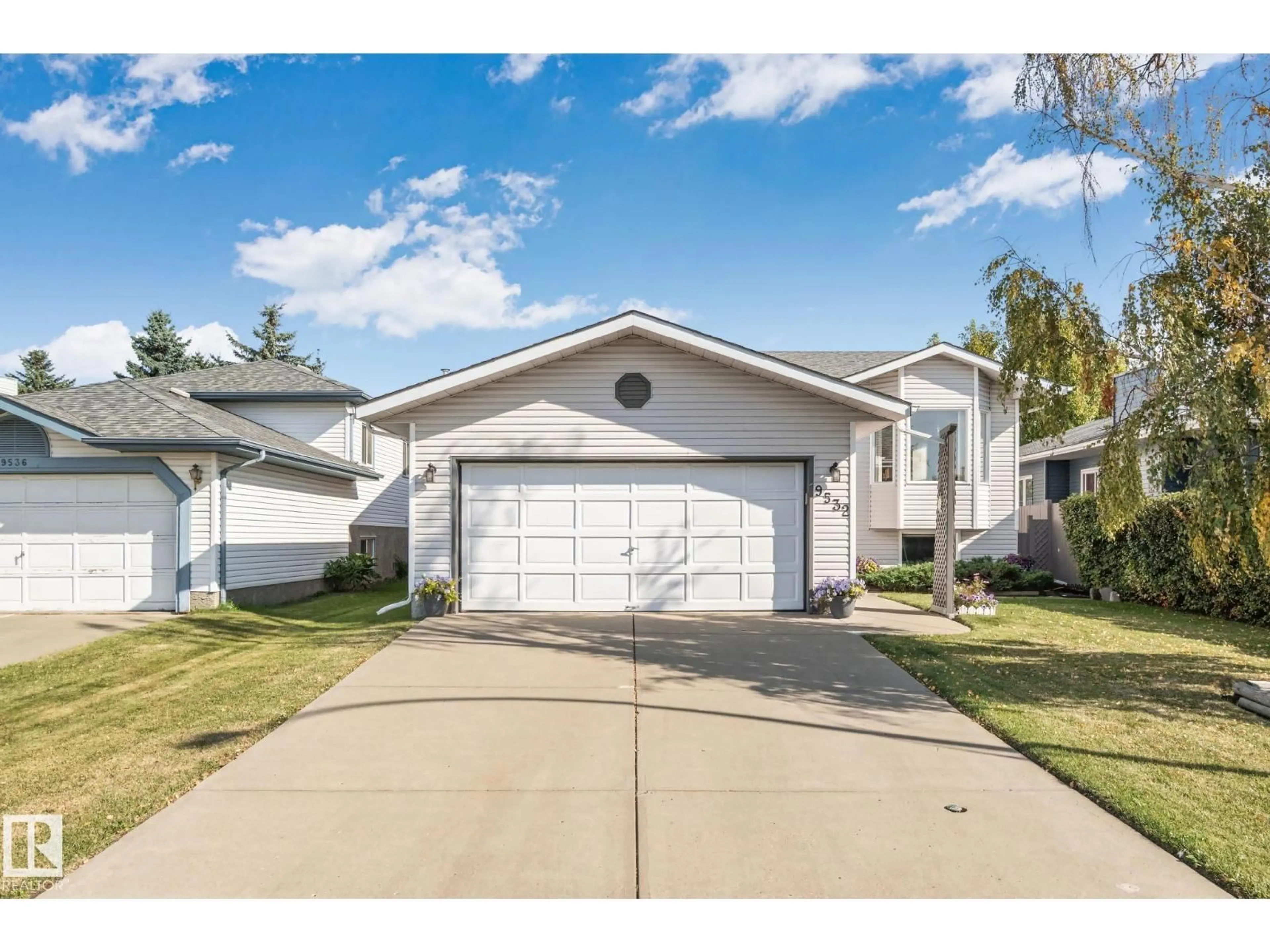 Home with vinyl exterior material, street for 9532 175 AV NW, Edmonton Alberta T5Z2B6