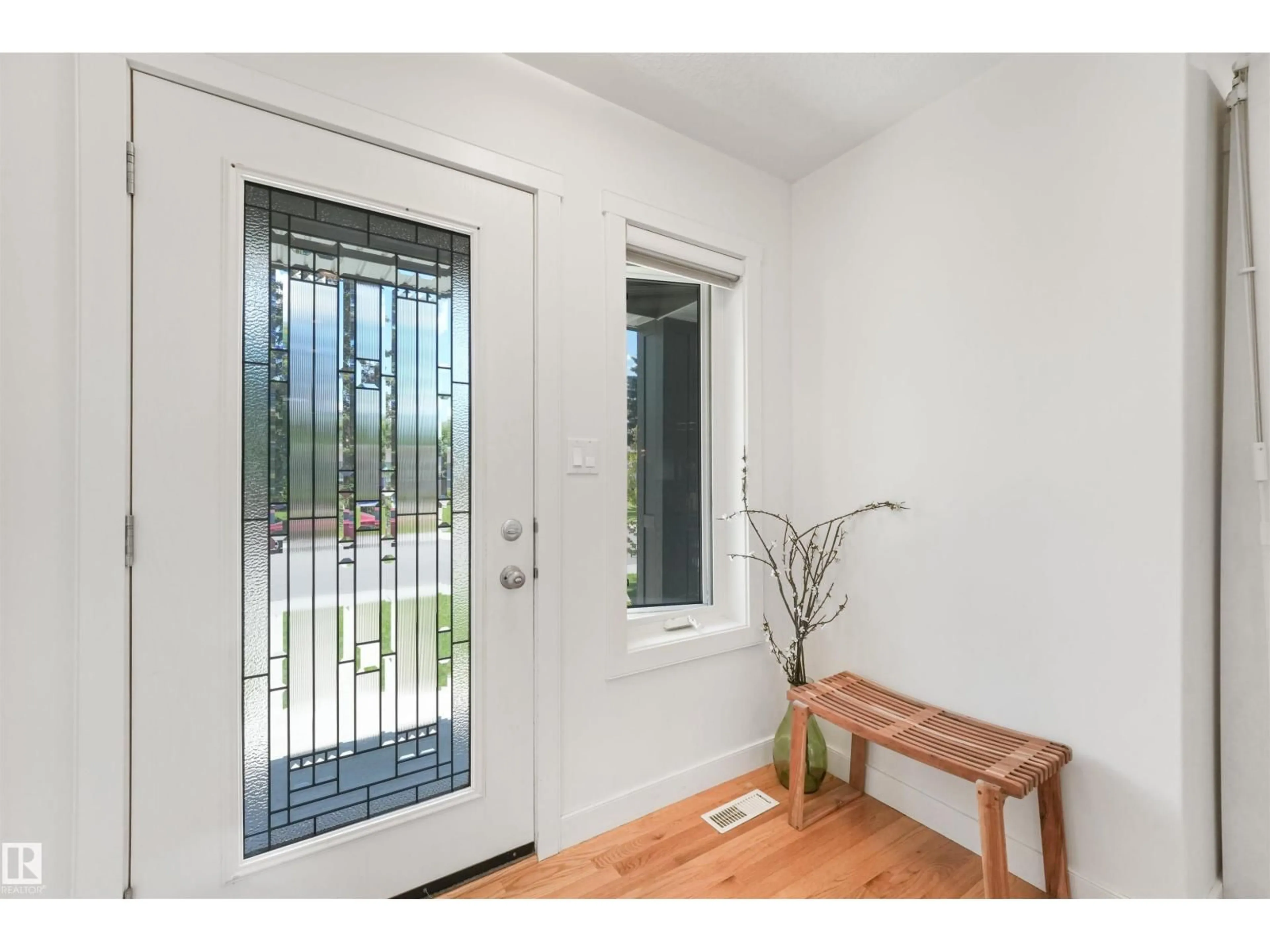 Indoor entryway for 8212 148 ST, Edmonton Alberta T5R0Z4