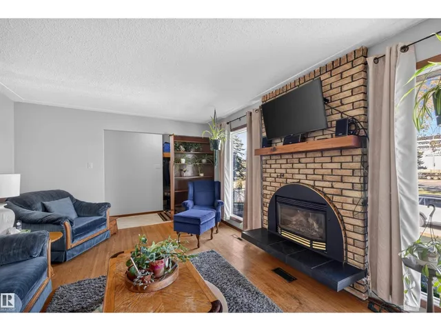 11119 137 AV, Edmonton 4