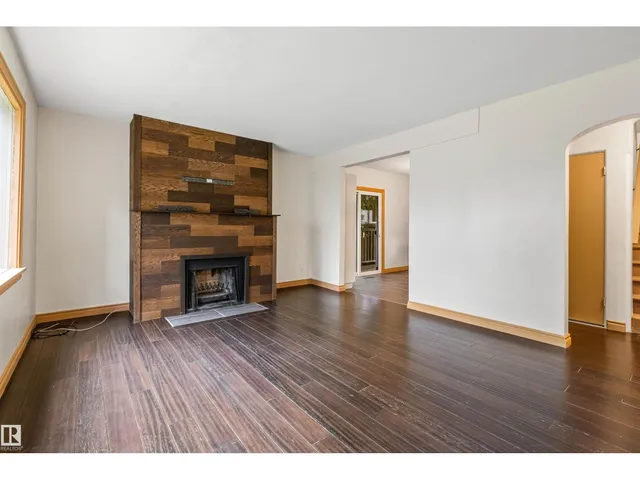11230 75 AV, Edmonton 4