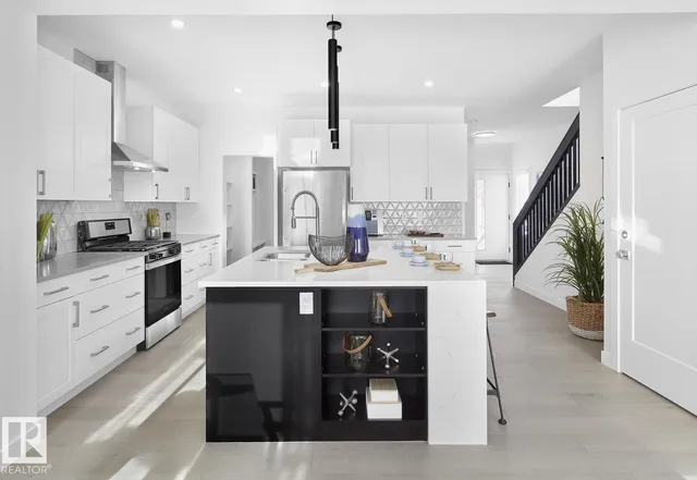22003 93 AV, Edmonton
