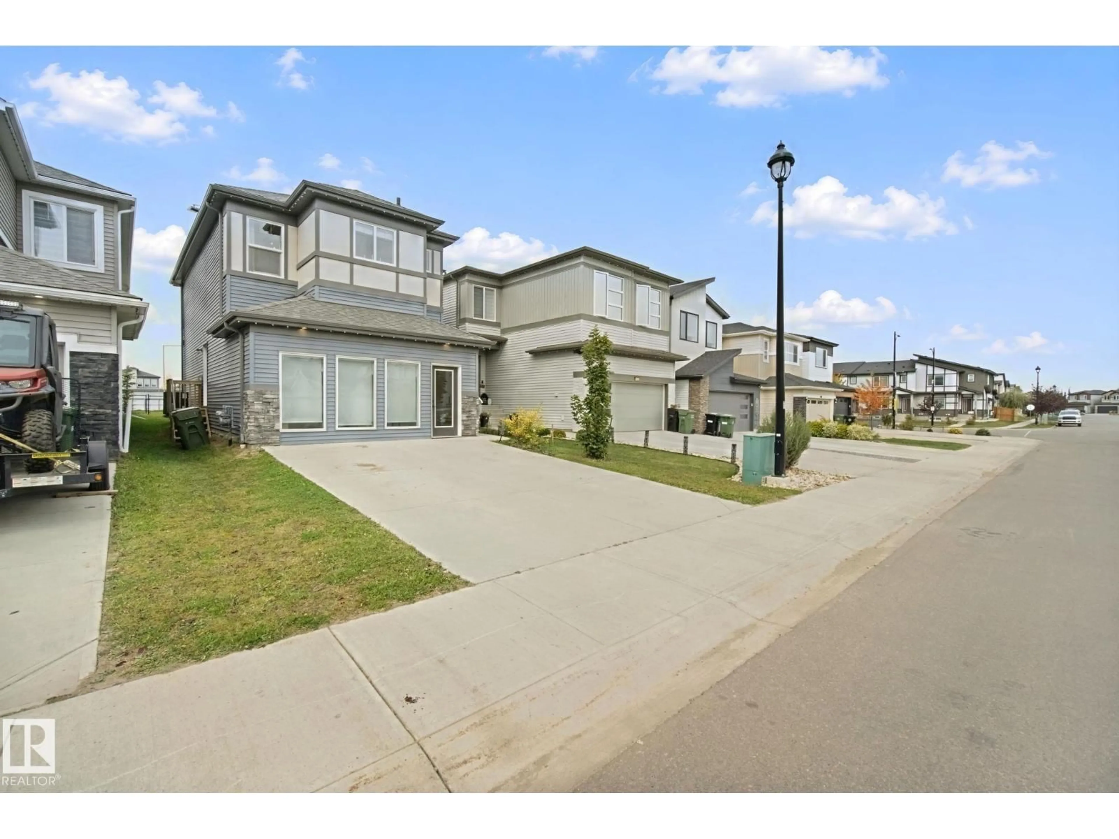 A pic from outside/outdoor area/front of a property/back of a property/a pic from drone, street for 1024 BERG PL, Leduc Alberta T9E1M4