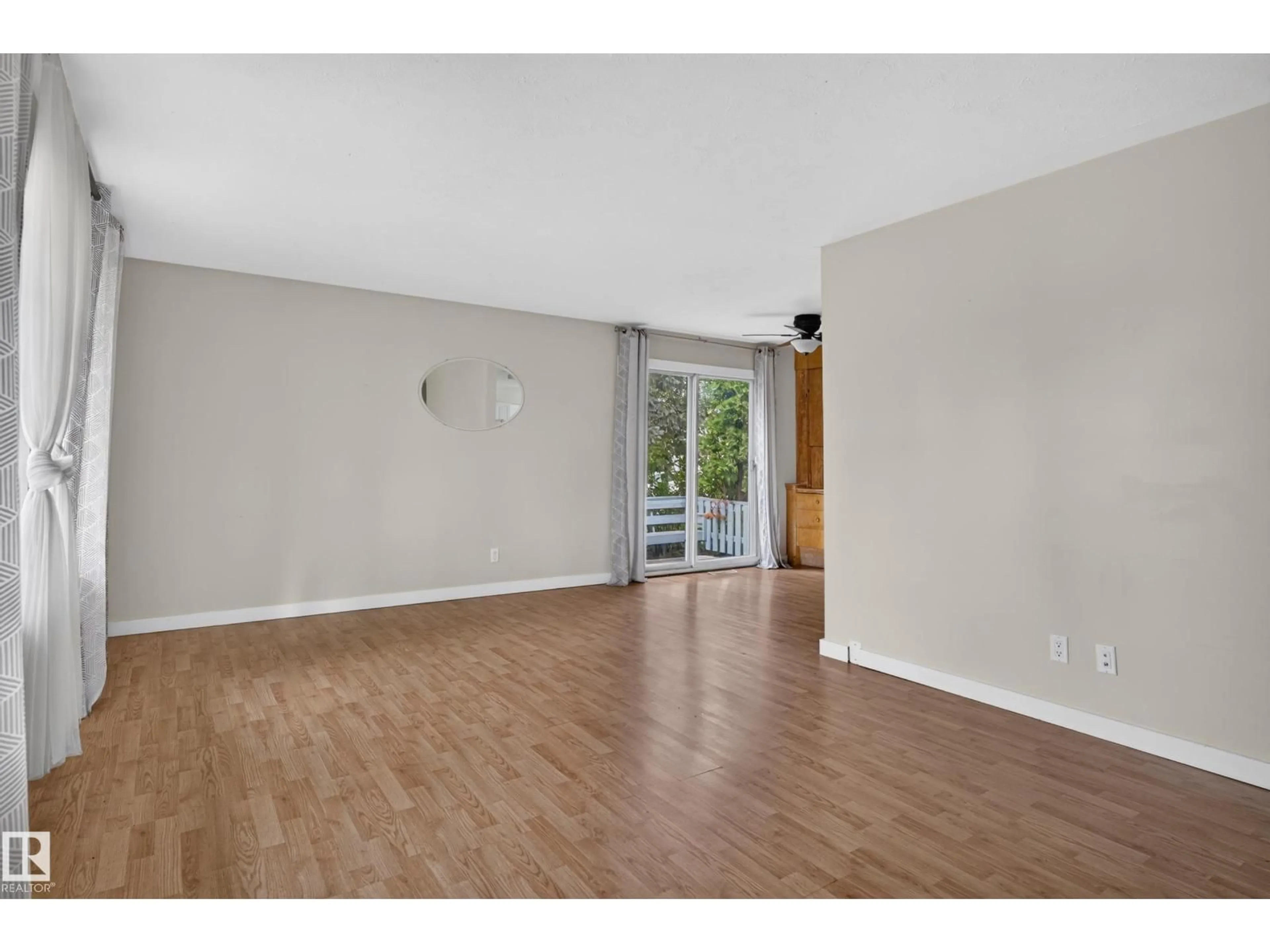 A pic of a room for 10508 60A AV, Edmonton Alberta T6H1K2