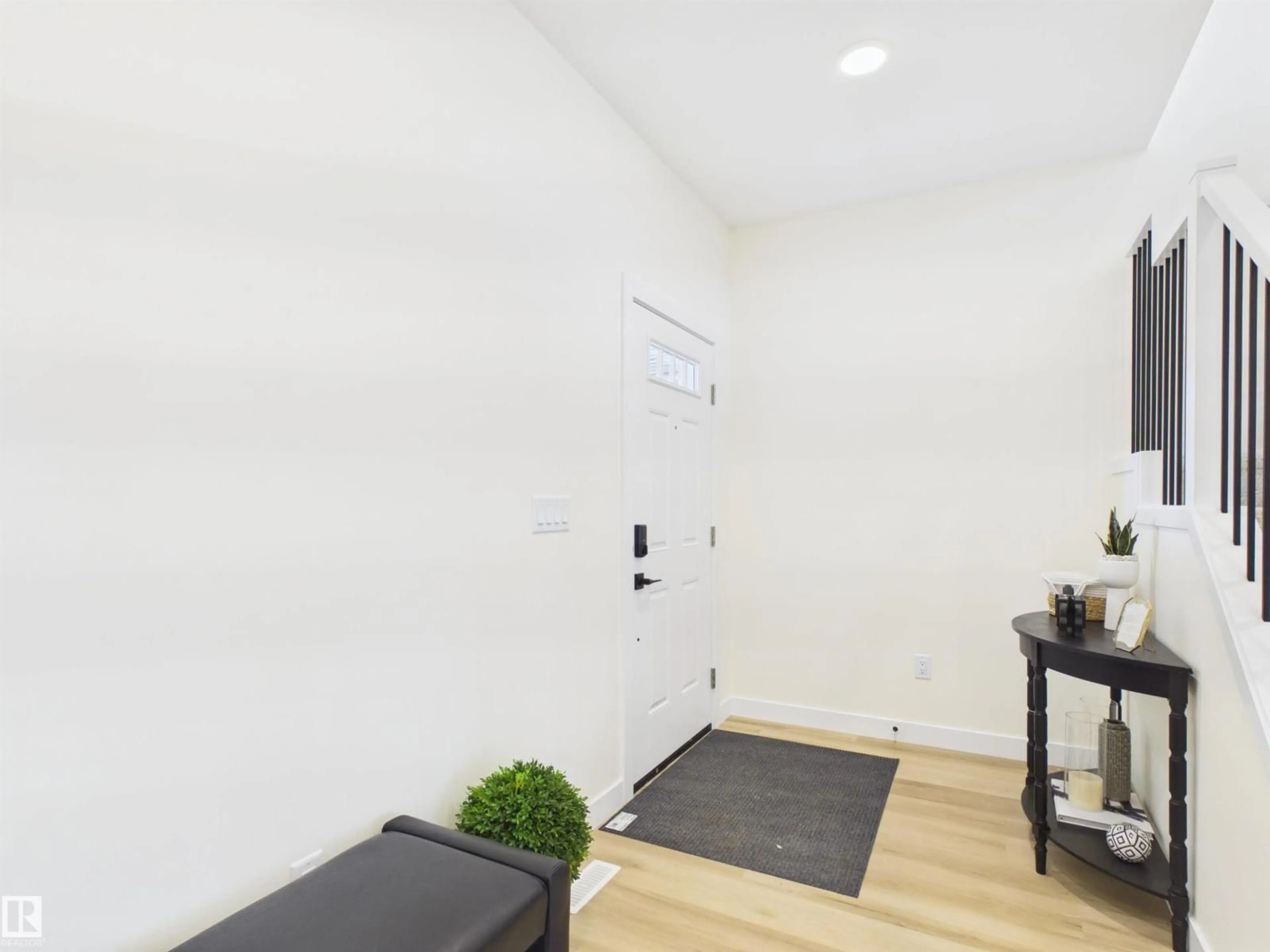 Indoor entryway for 223 RAVINE DR, Devon Alberta T9G0M2