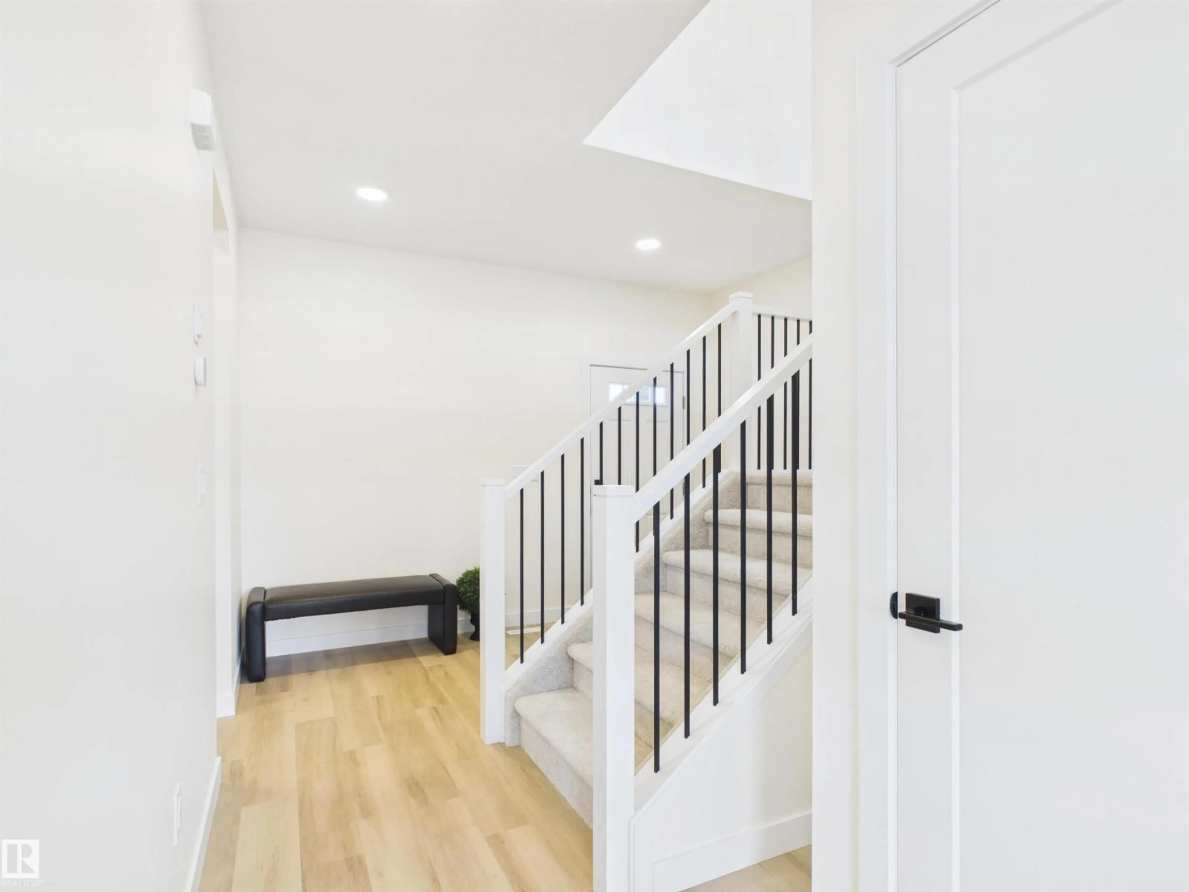 Indoor entryway for 223 RAVINE DR, Devon Alberta T9G0M2
