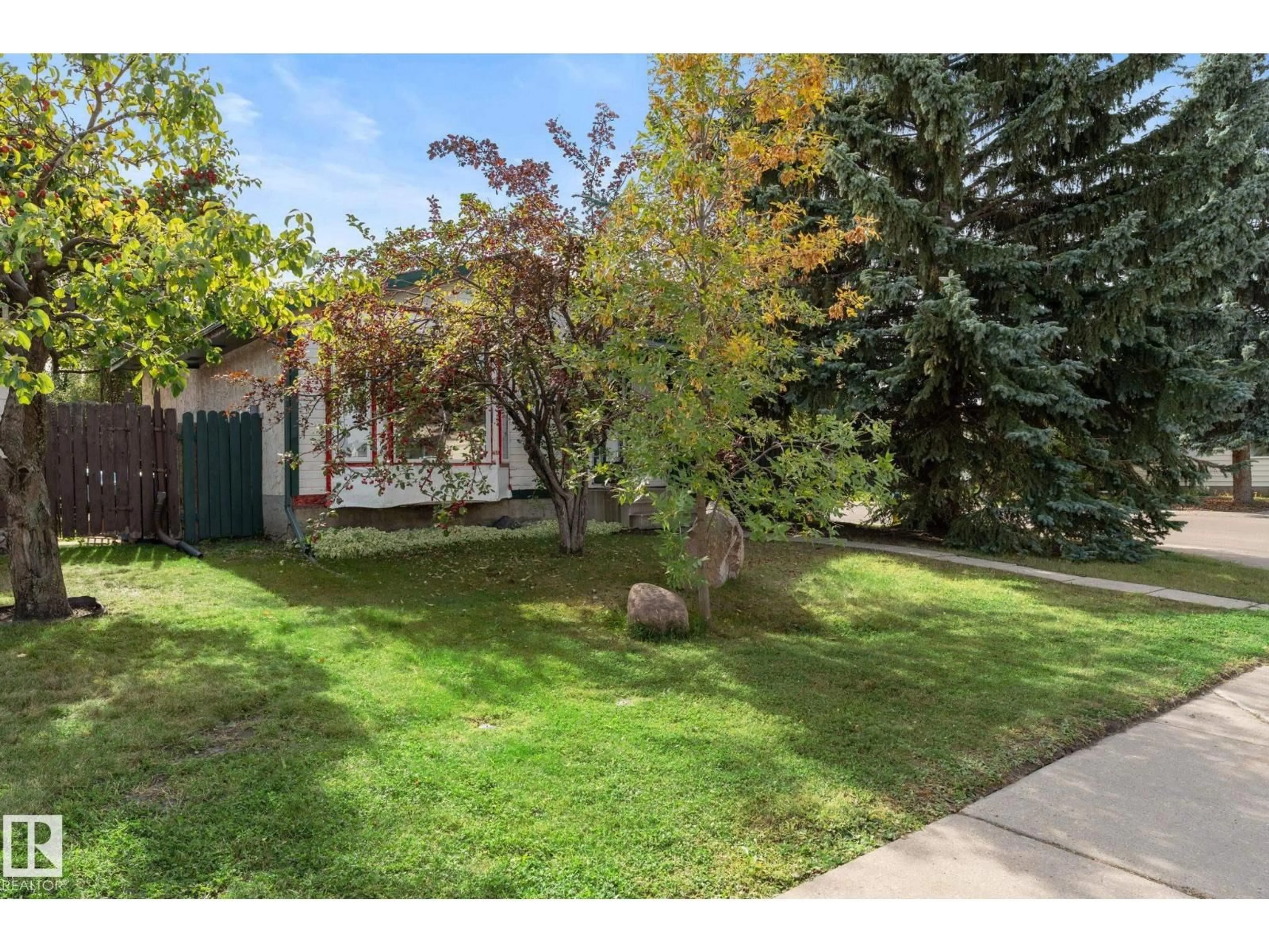 A pic from outside/outdoor area/front of a property/back of a property/a pic from drone, street for NW - 9147 180A AV, Edmonton Alberta T5Z2K3