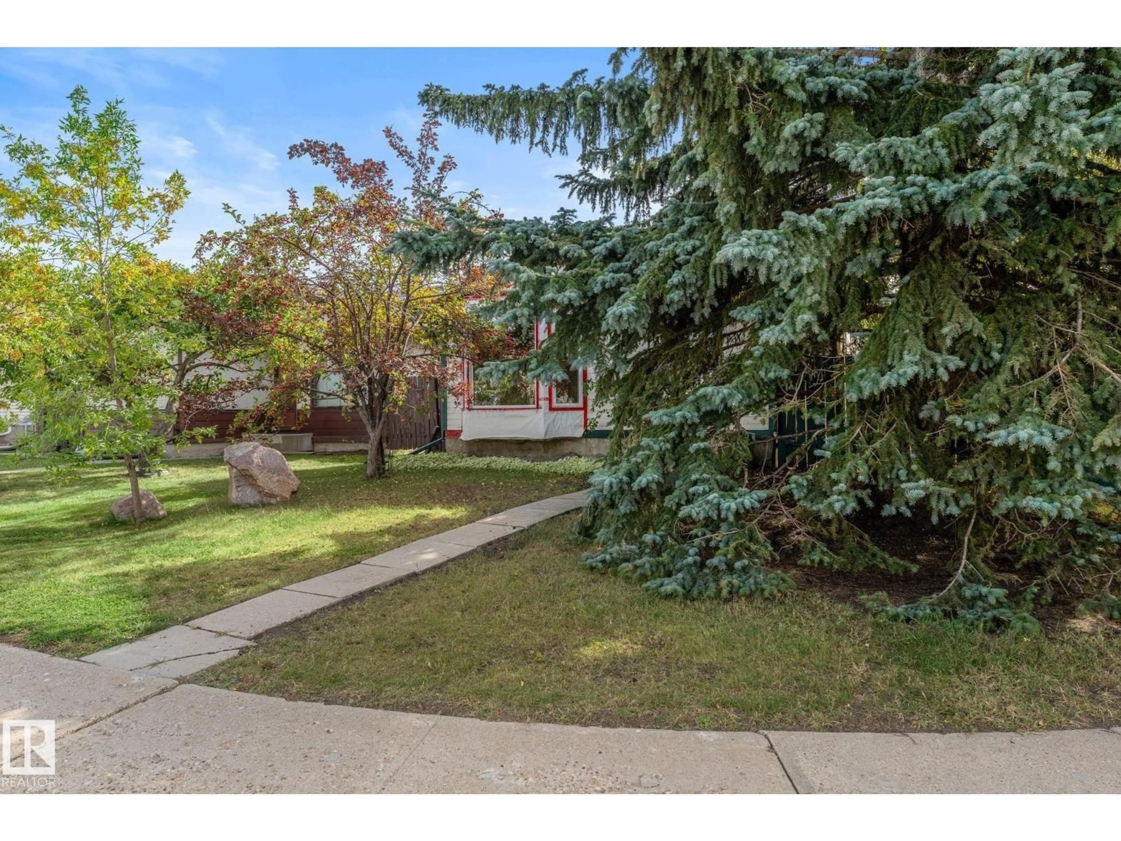A pic from outside/outdoor area/front of a property/back of a property/a pic from drone, street for NW - 9147 180A AV, Edmonton Alberta T5Z2K3