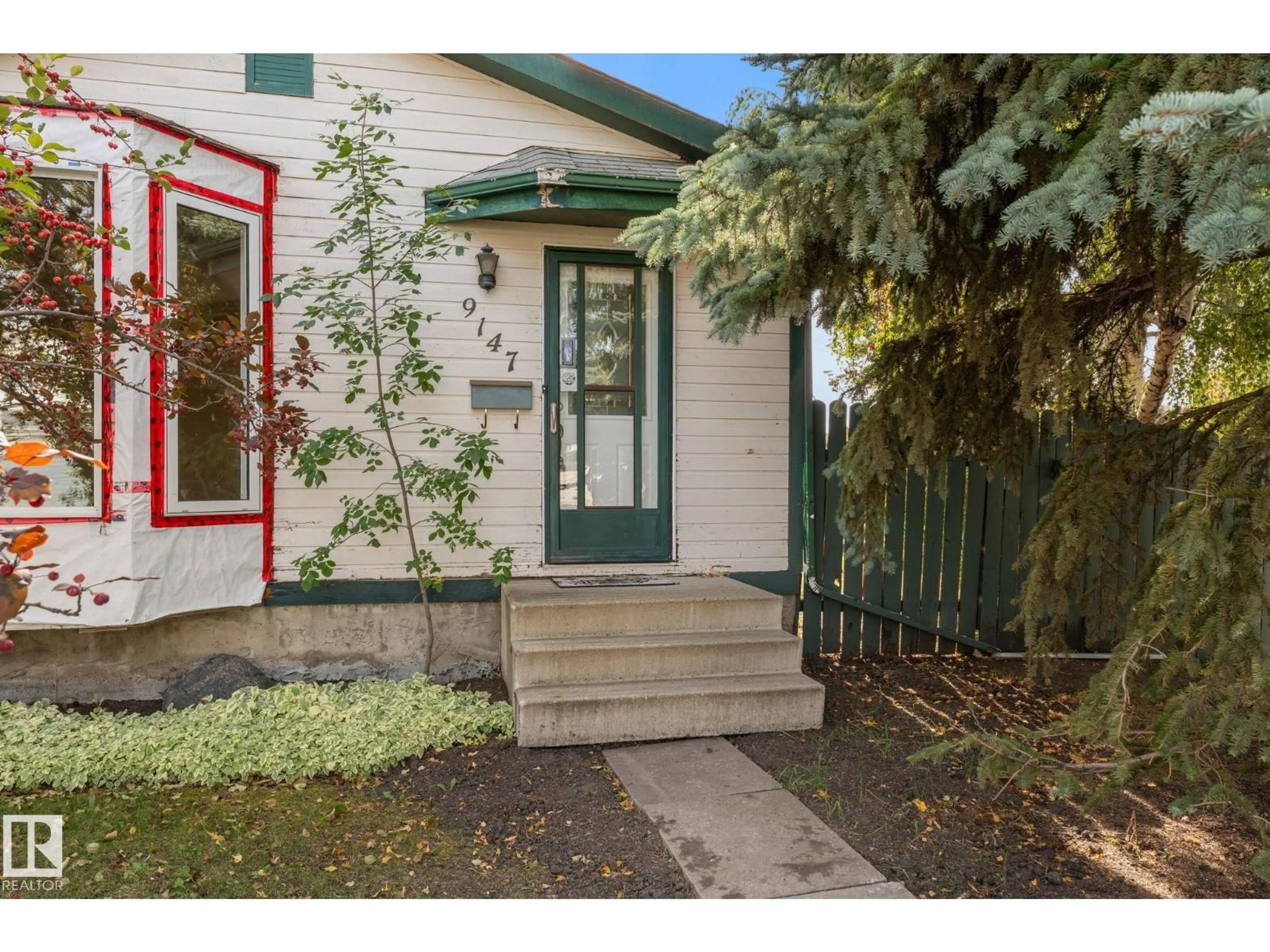 Indoor entryway for NW - 9147 180A AV, Edmonton Alberta T5Z2K3
