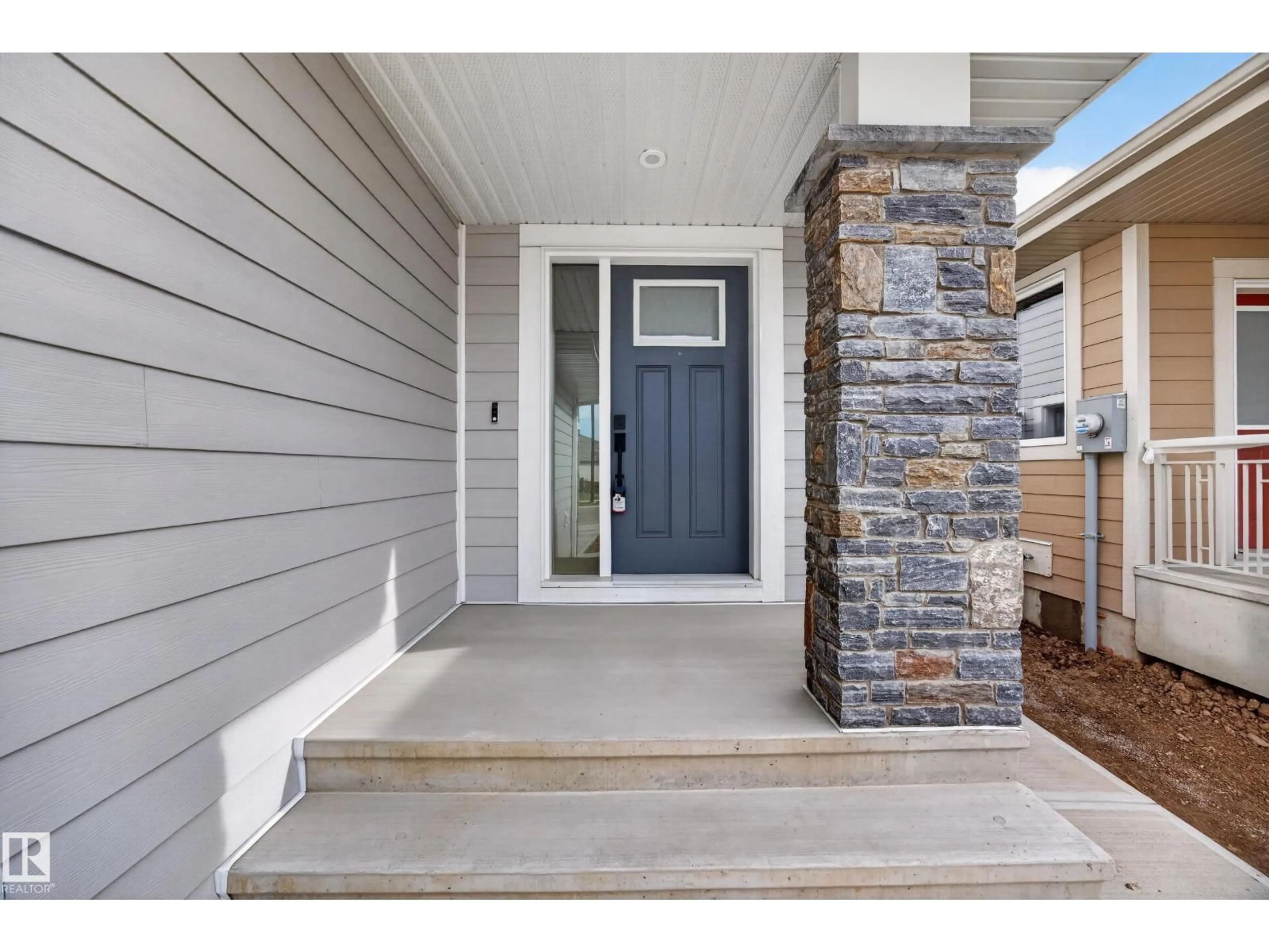 Indoor entryway for 205 HAMPSHIRE, Sherwood Park Alberta T8B0C7