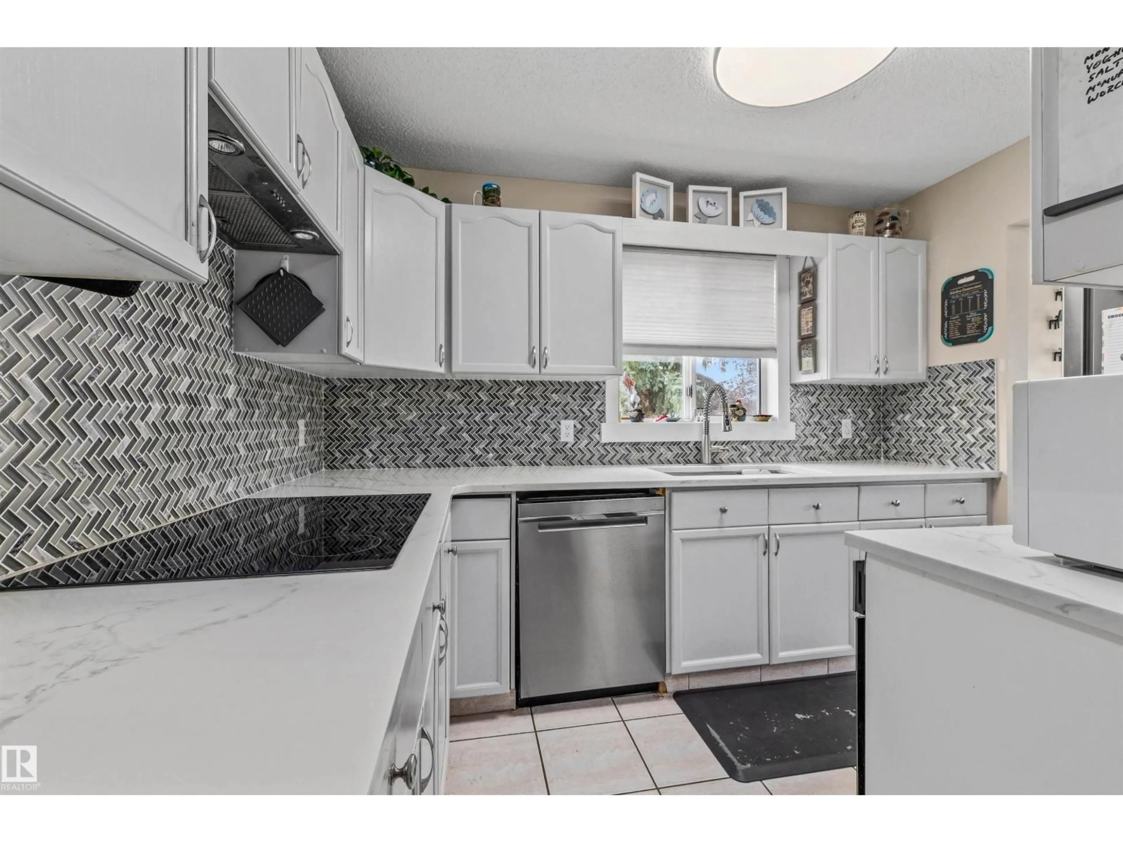 Standard kitchen, ceramic/tile floor for 501 - 63 YOUVILLE DR E NW, Edmonton Alberta T6L6T8