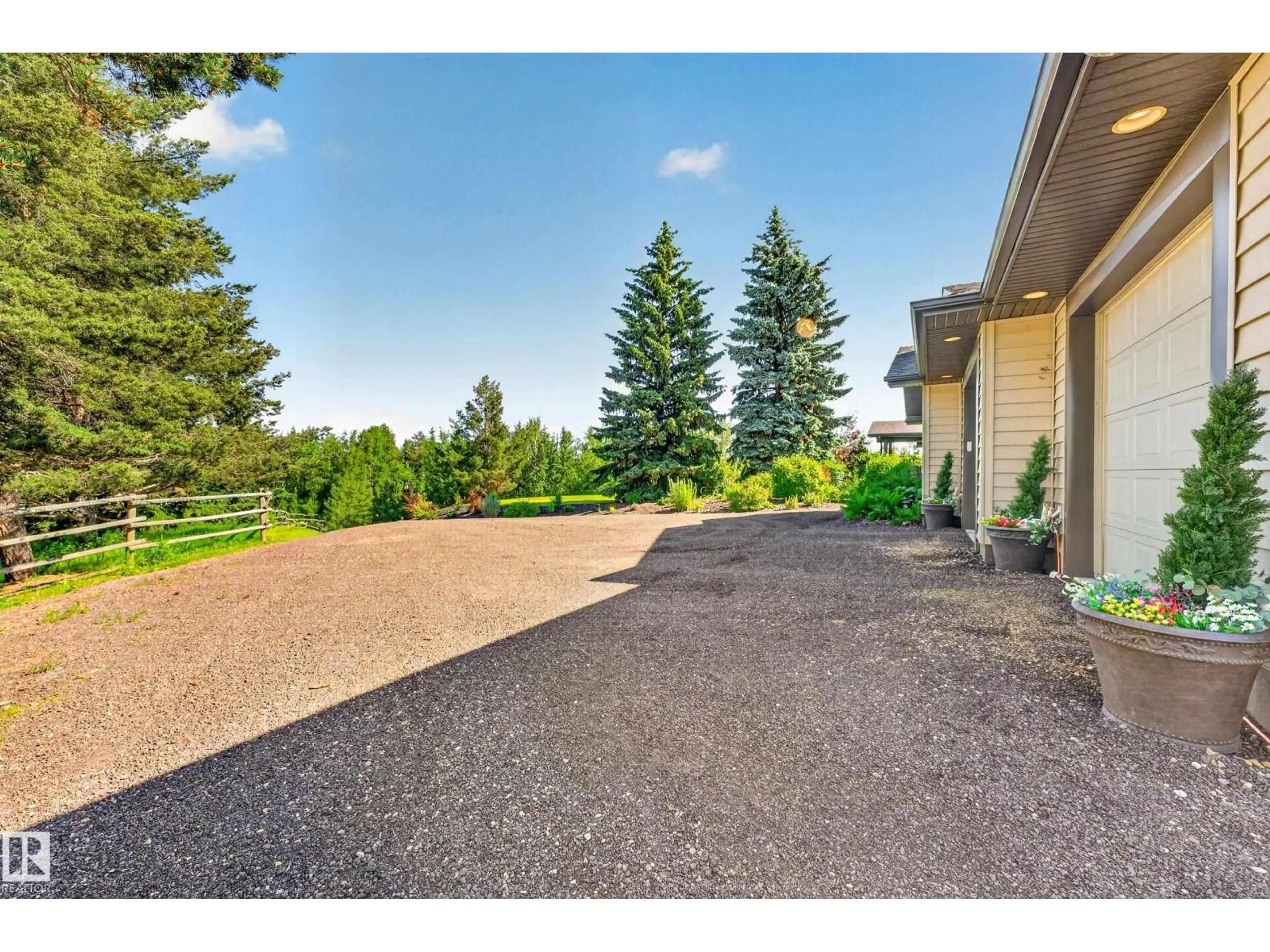 Patio, unknown for 22245 TWP ROAD 512, Rural Strathcona County Alberta T8C1H2