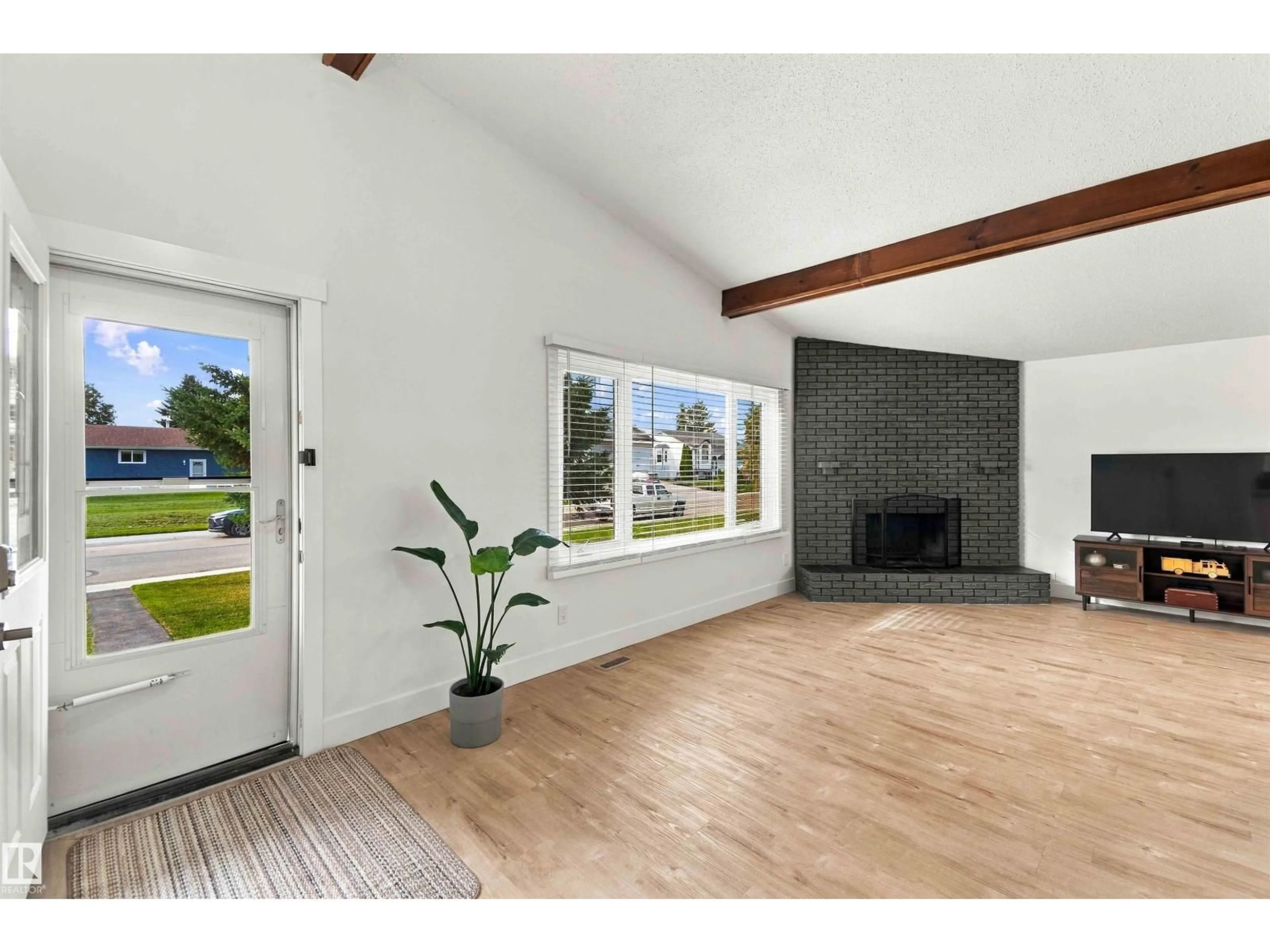 Indoor entryway for 5907 53A AV, Redwater Alberta T0A2W0