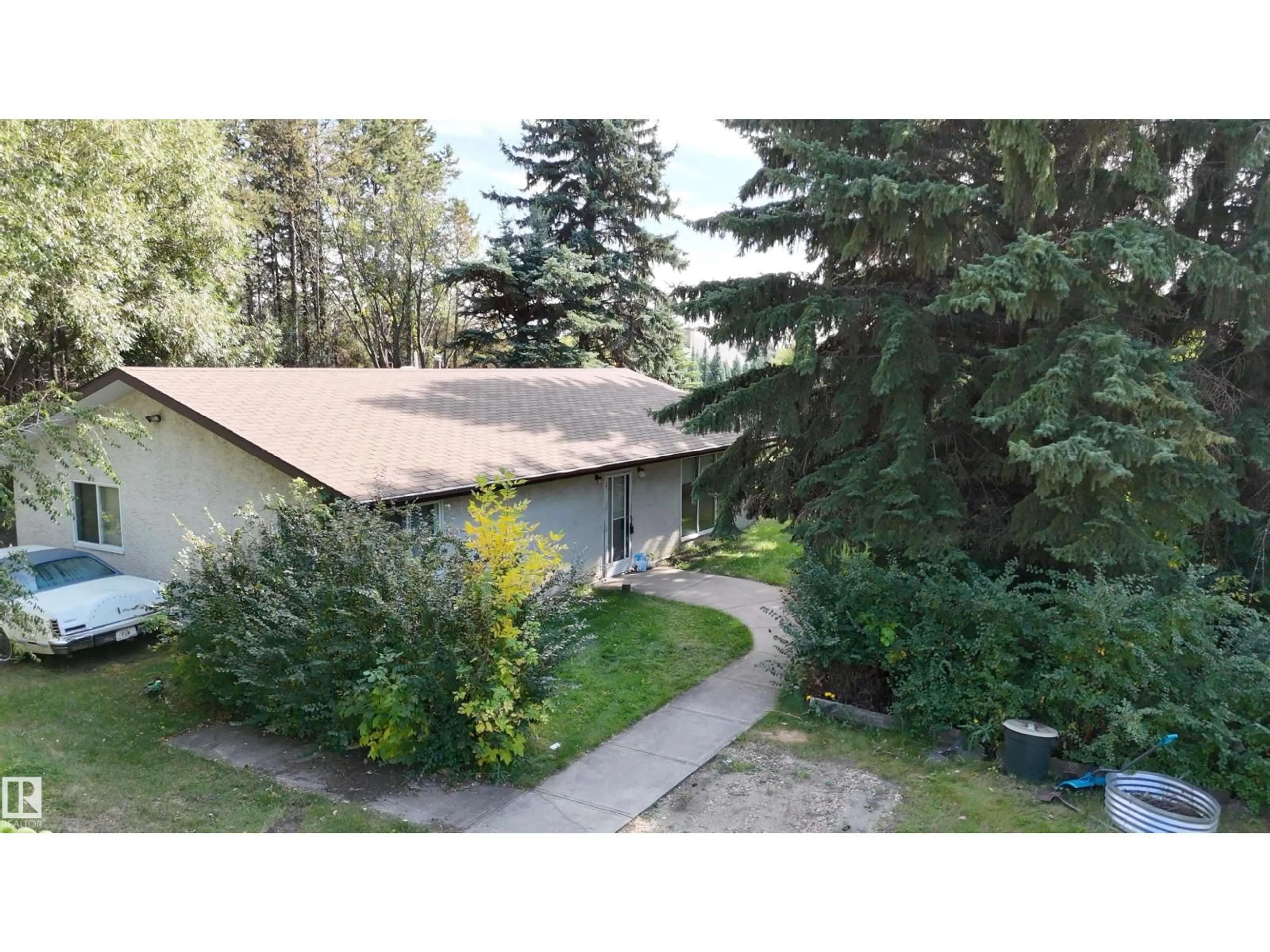A pic from outside/outdoor area/front of a property/back of a property/a pic from drone, unknown for 25011 - 19 STURGEON RD, Rural Sturgeon County Alberta T8T0A3