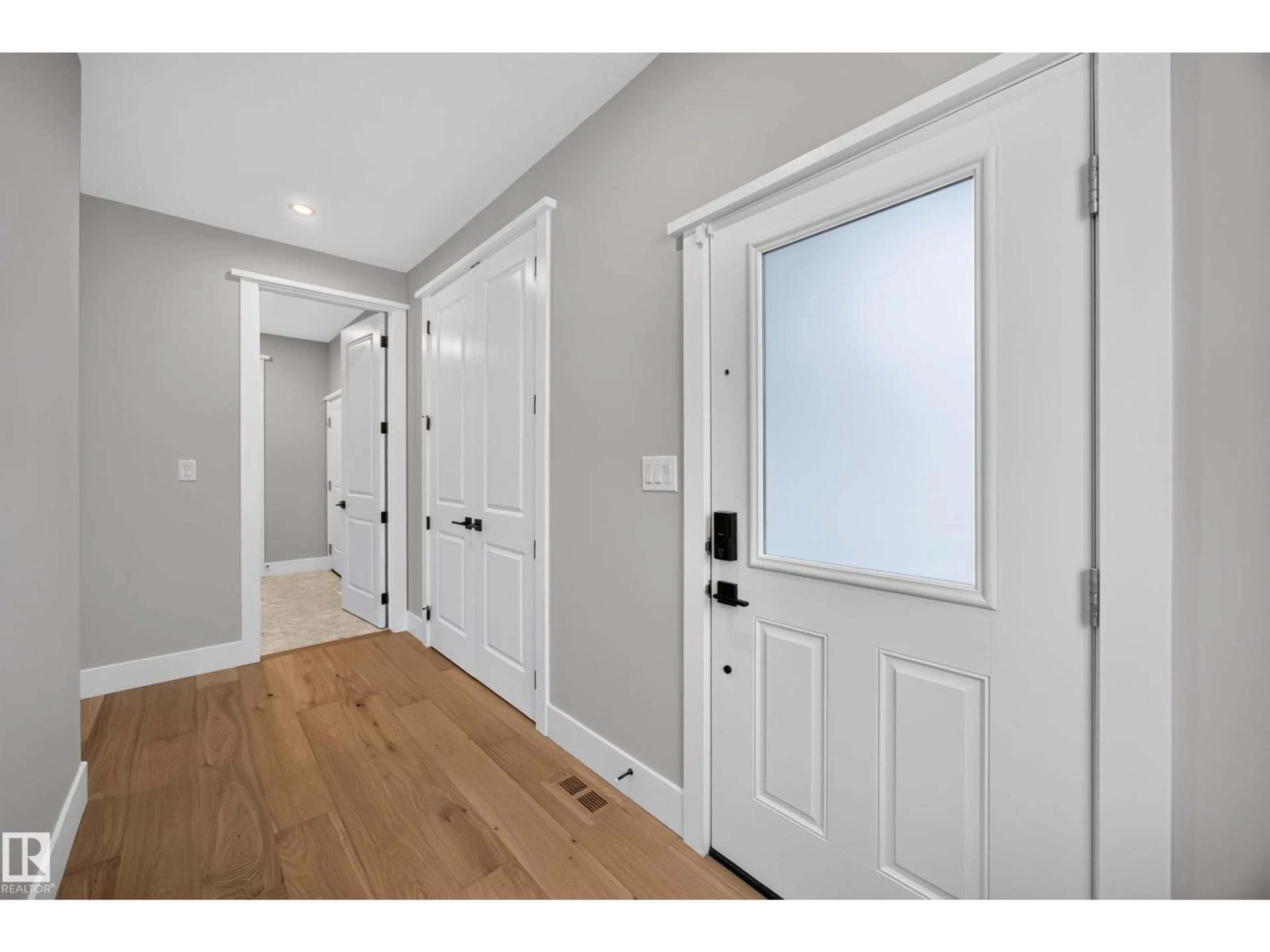 Indoor entryway for 209 HAMPSHIRE, Sherwood Park Alberta T8B0C7