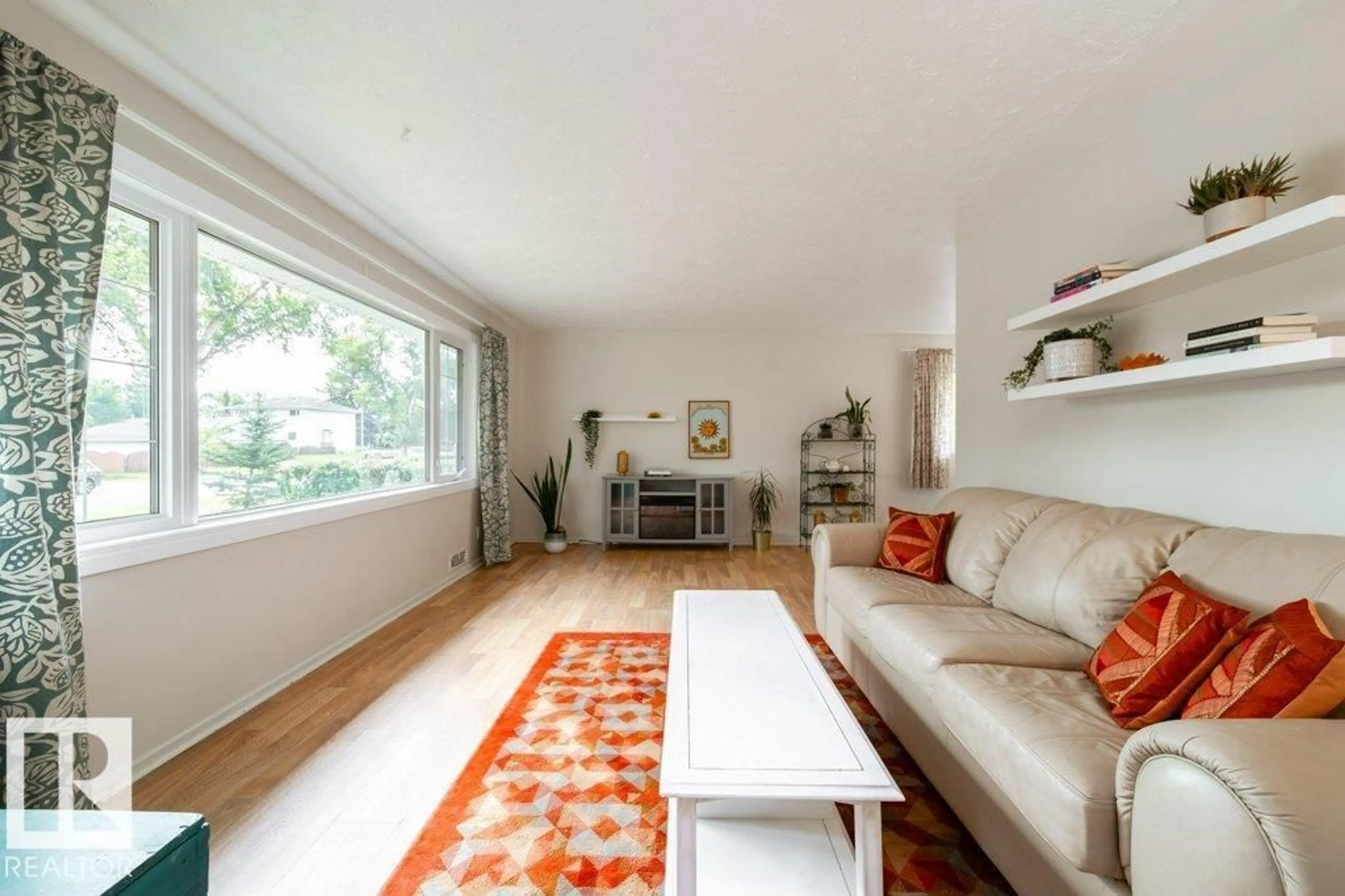 Living room with furniture, wood/laminate floor for 9512 76 ST, Edmonton Alberta T6C2K9