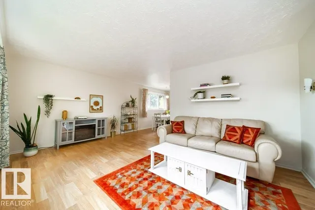 9512 76 ST, Edmonton 5