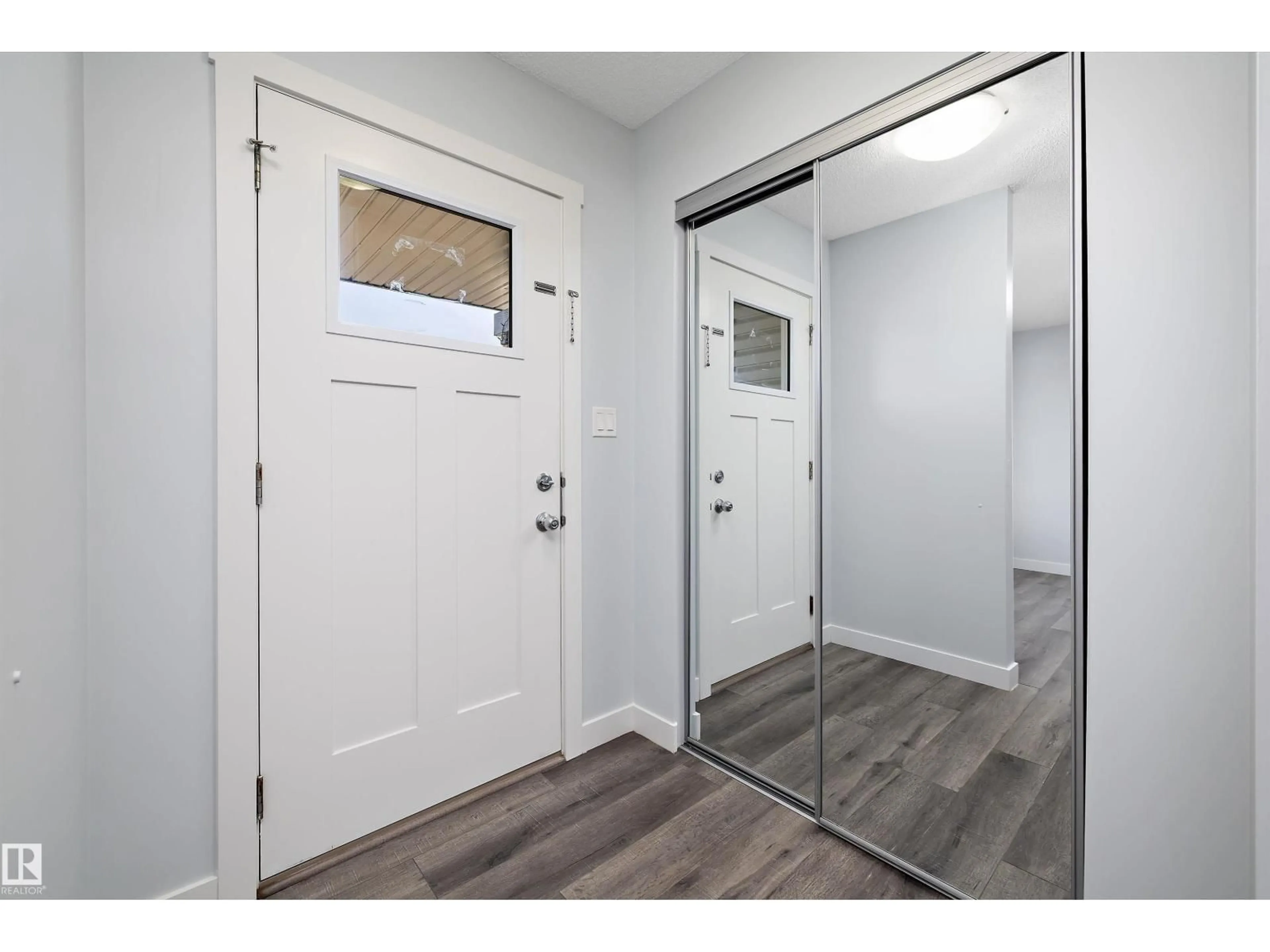 Indoor entryway for 2611 14 AV, Edmonton Alberta T6T2J2