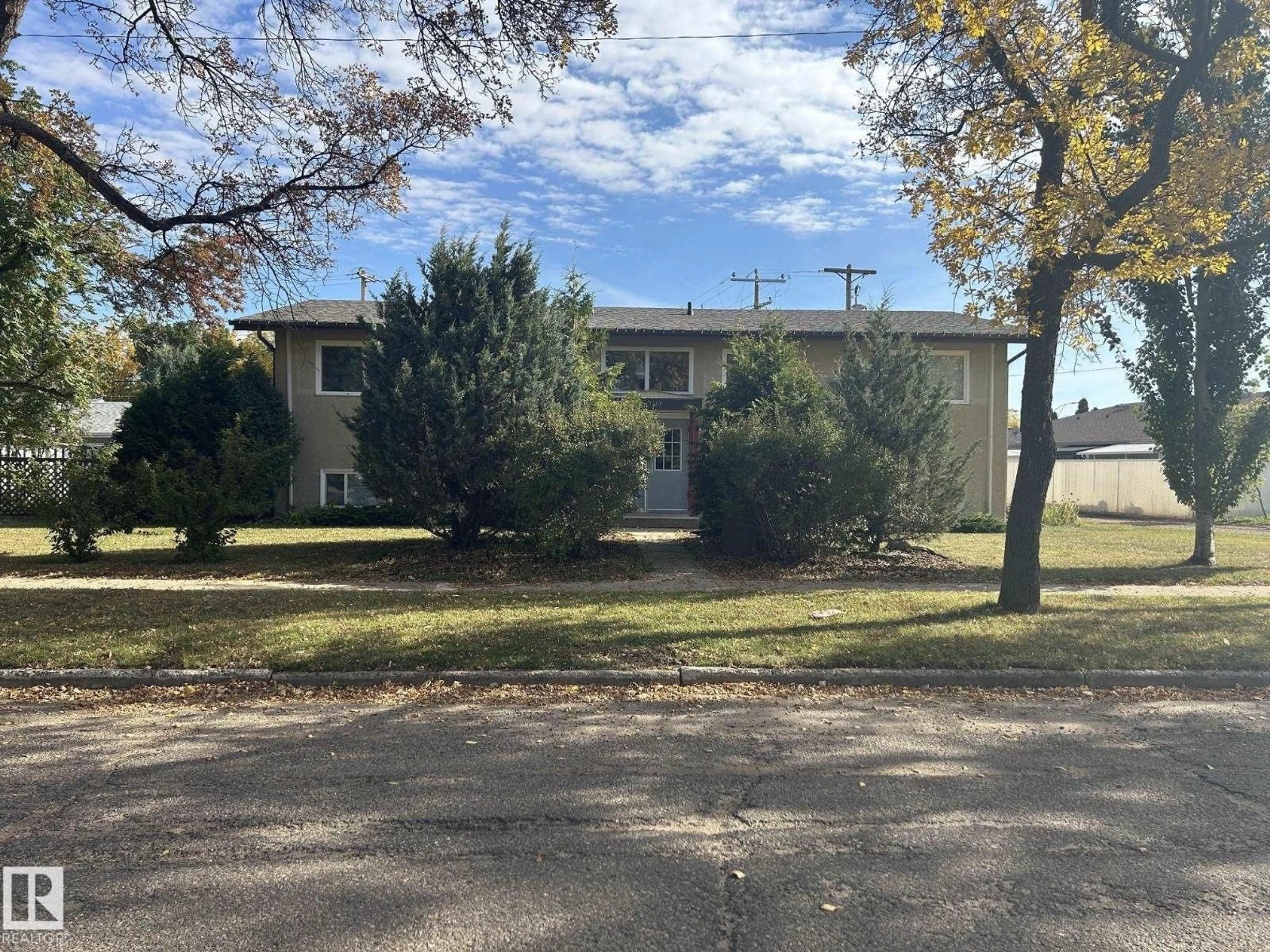 A pic from outside/outdoor area/front of a property/back of a property/a pic from drone, street for 5019 51 ST, Redwater Alberta T0A2W0
