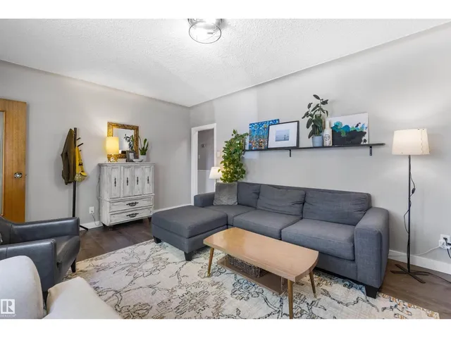9715 71 AV, Edmonton 3