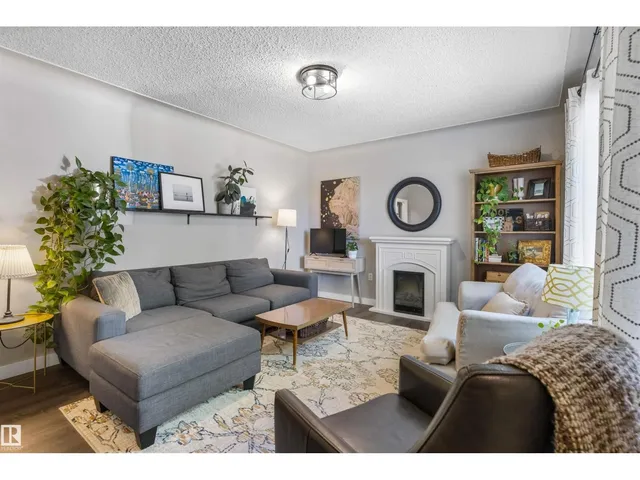 9715 71 AV, Edmonton 4