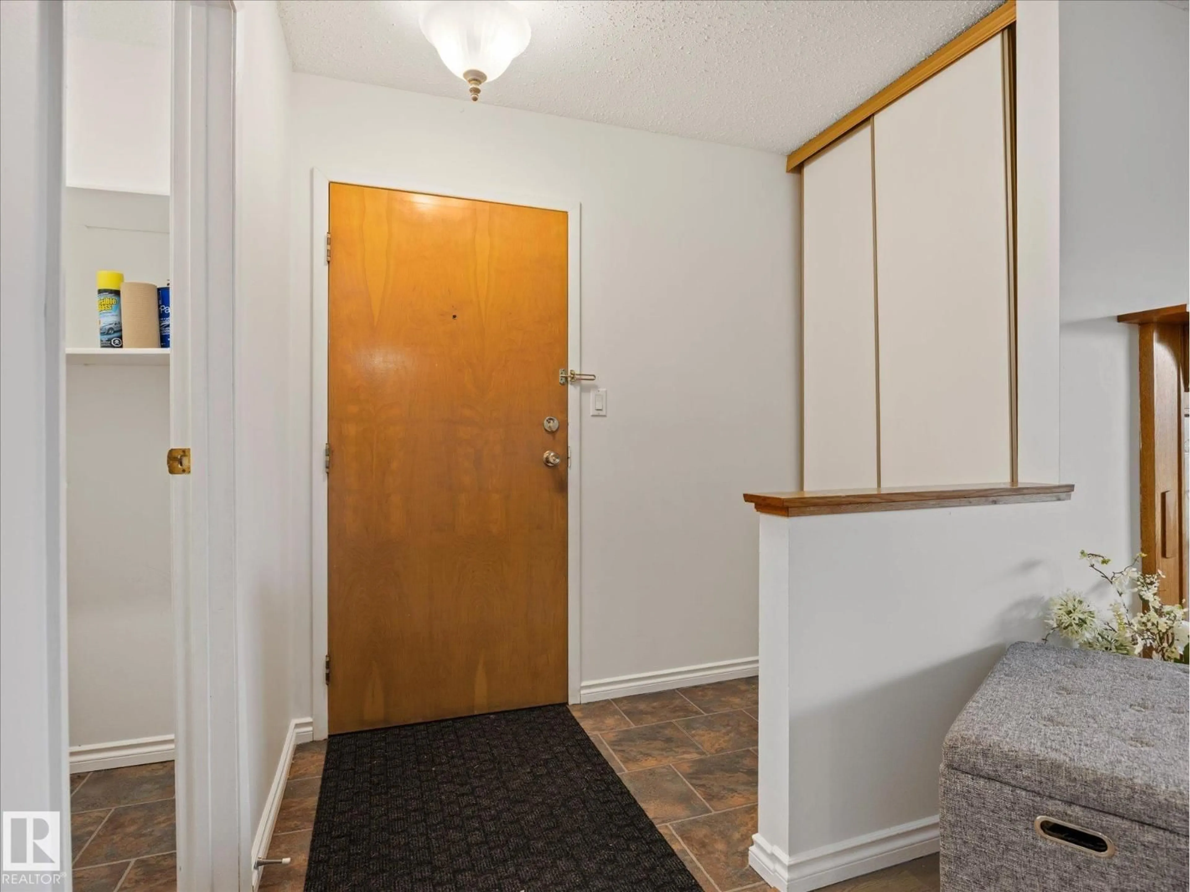 Indoor foyer for 301 AKINS DR, St. Albert Alberta T8N3M6