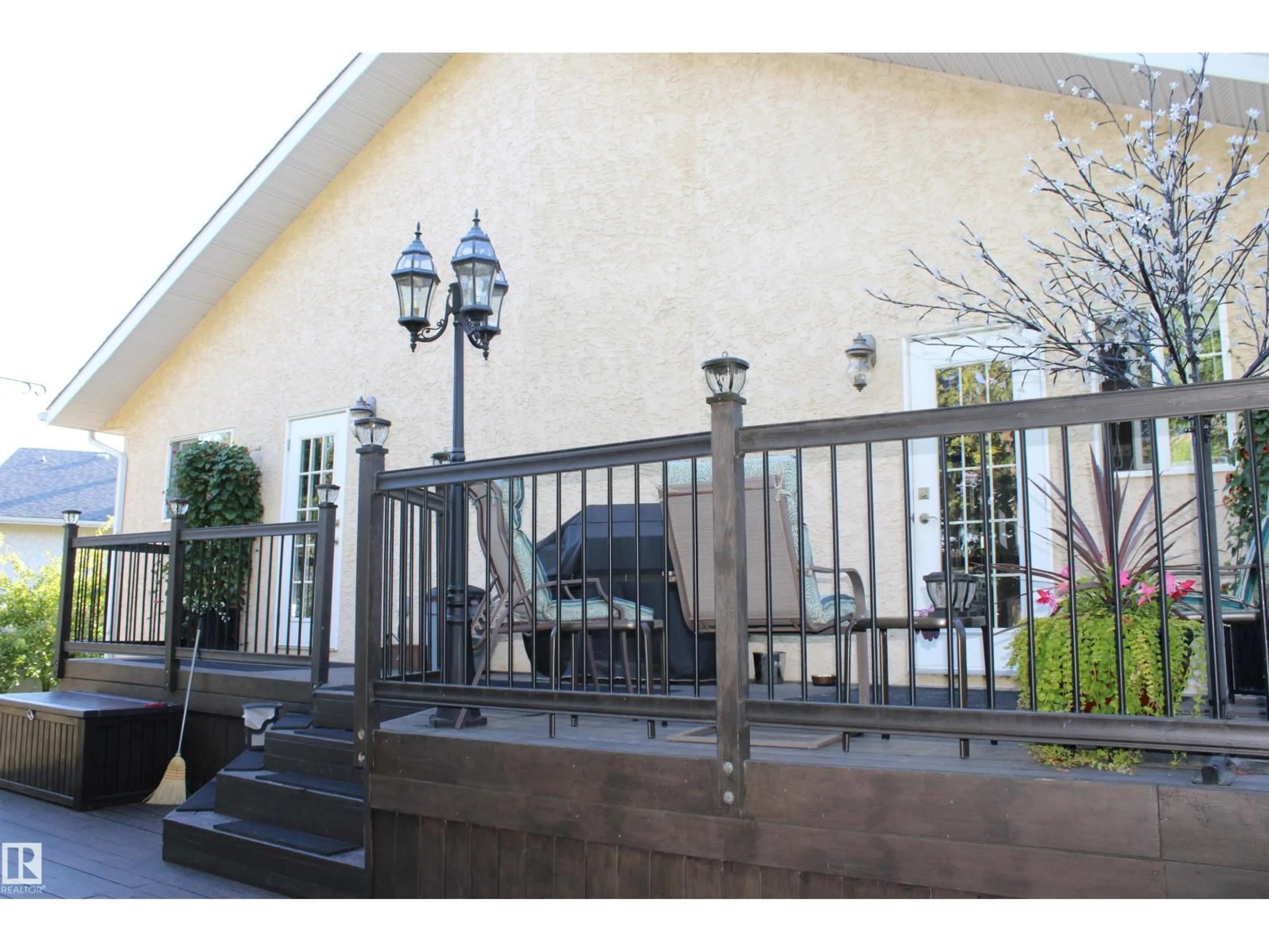 Patio, street for NW - 3815 41 ST, Edmonton Alberta T6L6R5