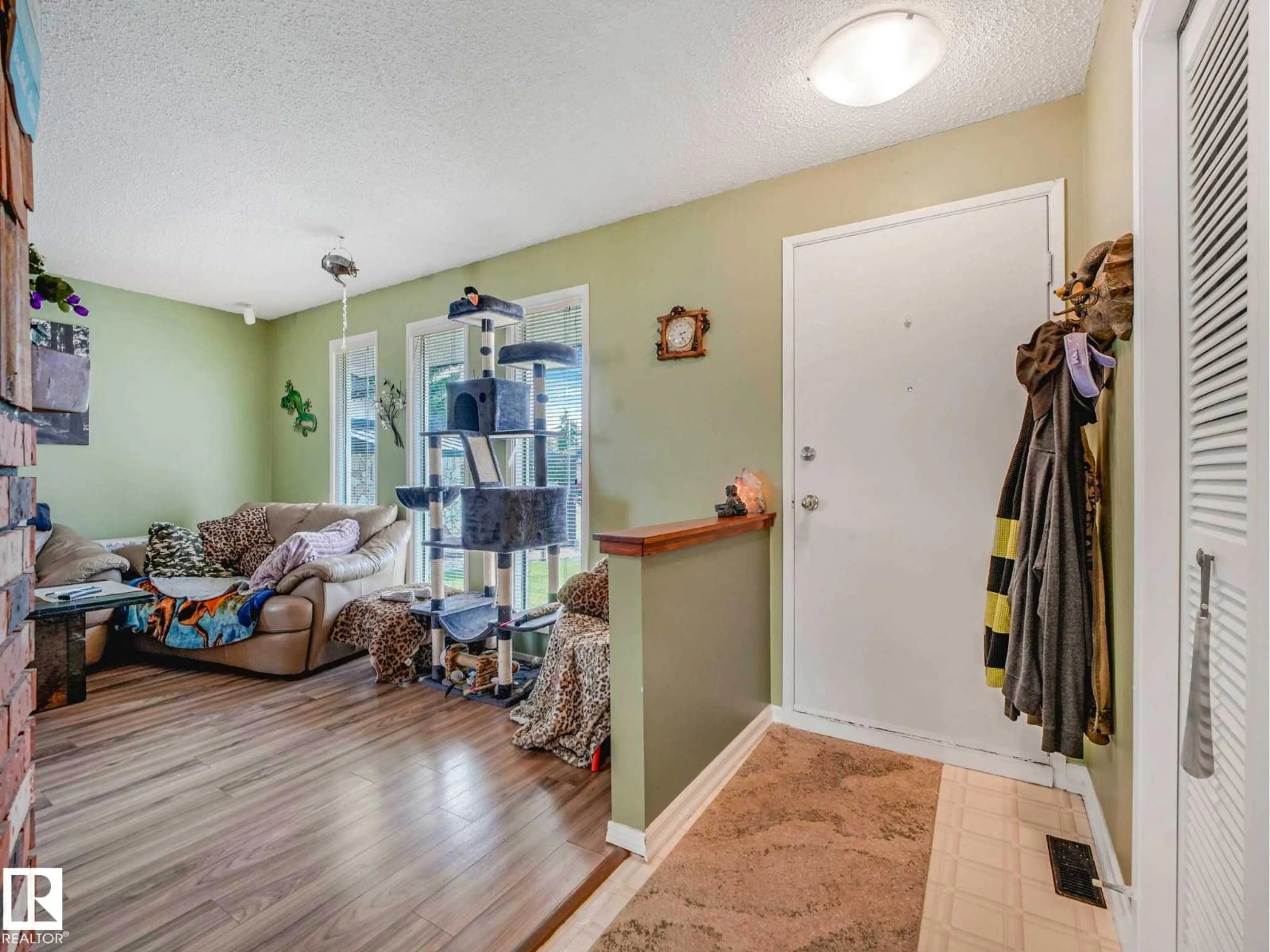 Indoor entryway for 11514 138 AV, Edmonton Alberta T5X3P4