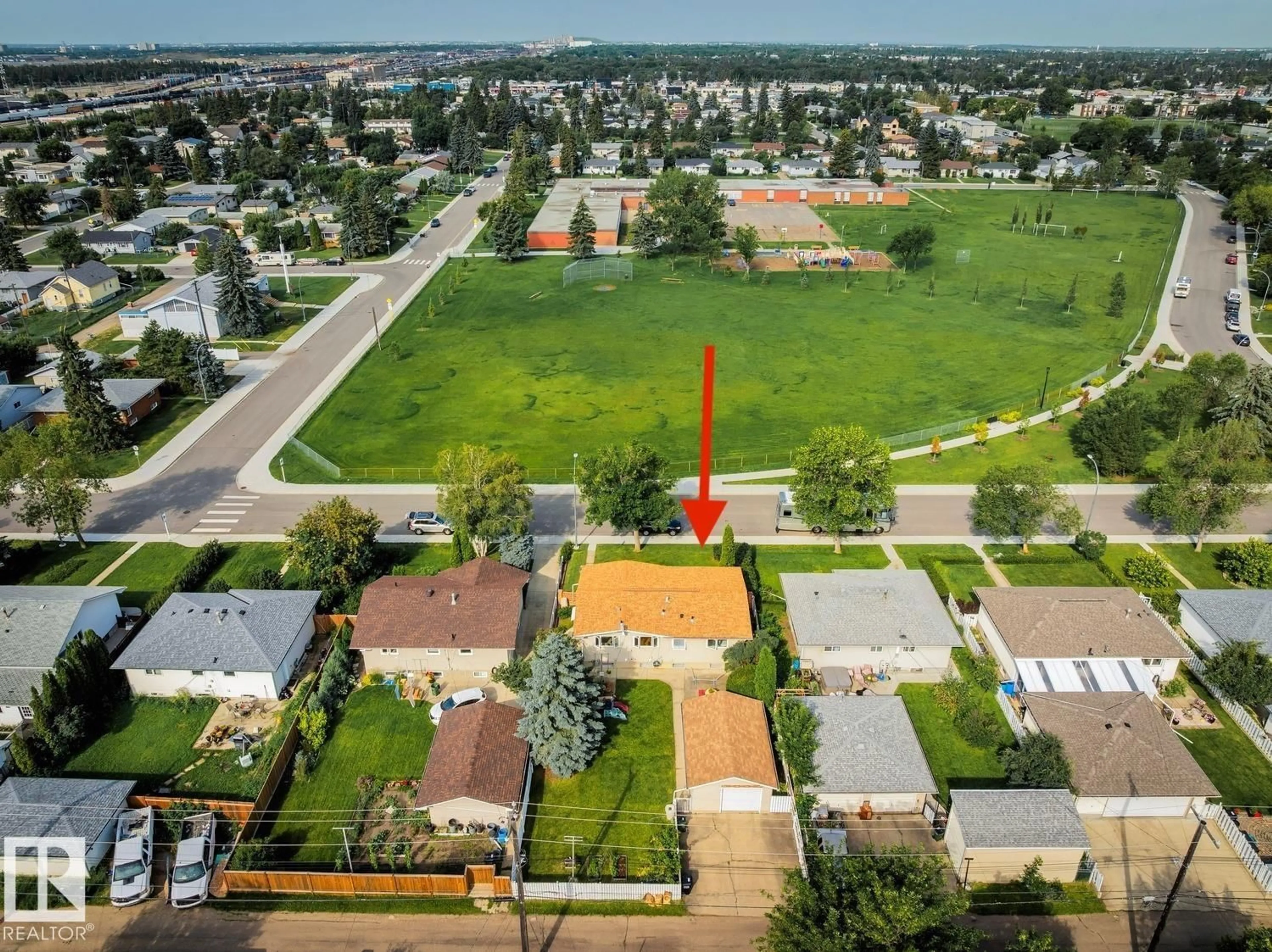 A pic from outside/outdoor area/front of a property/back of a property/a pic from drone, street for 12835 91 ST, Edmonton Alberta T5E3P4