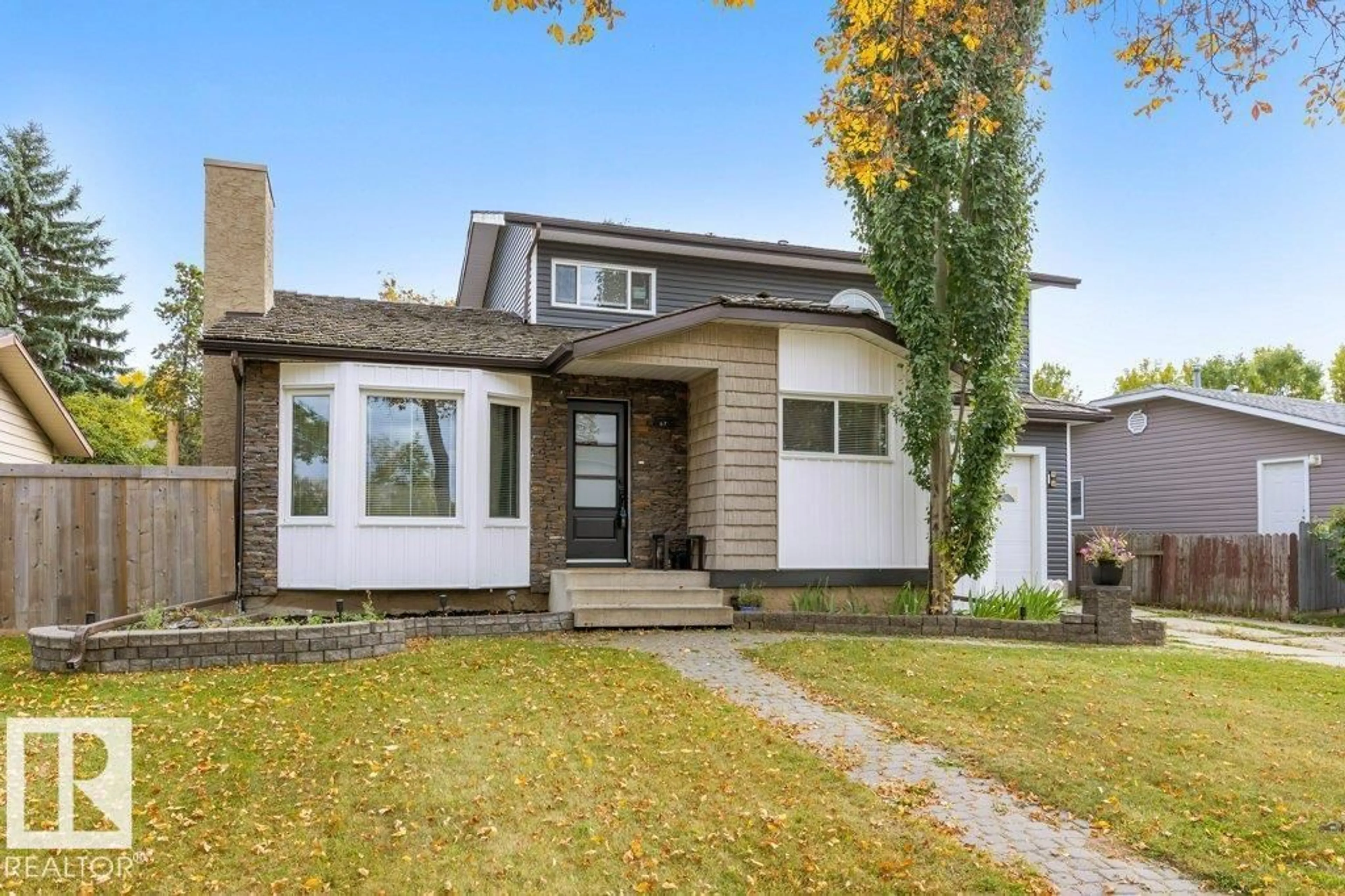 Home with vinyl exterior material, street for 67 ARLINGTON DR, St. Albert Alberta T8N2Z2