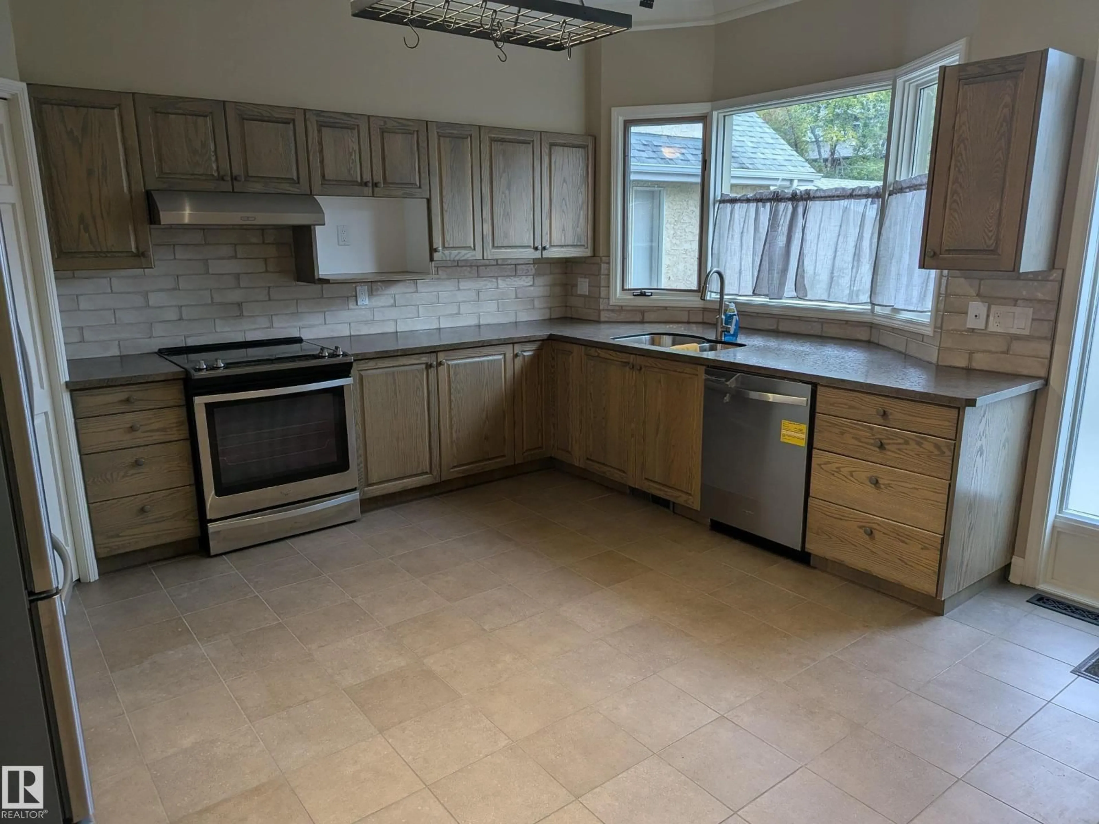 Unknown for 11110 UNIVERSITY AV NW, Edmonton Alberta T6G1Y6