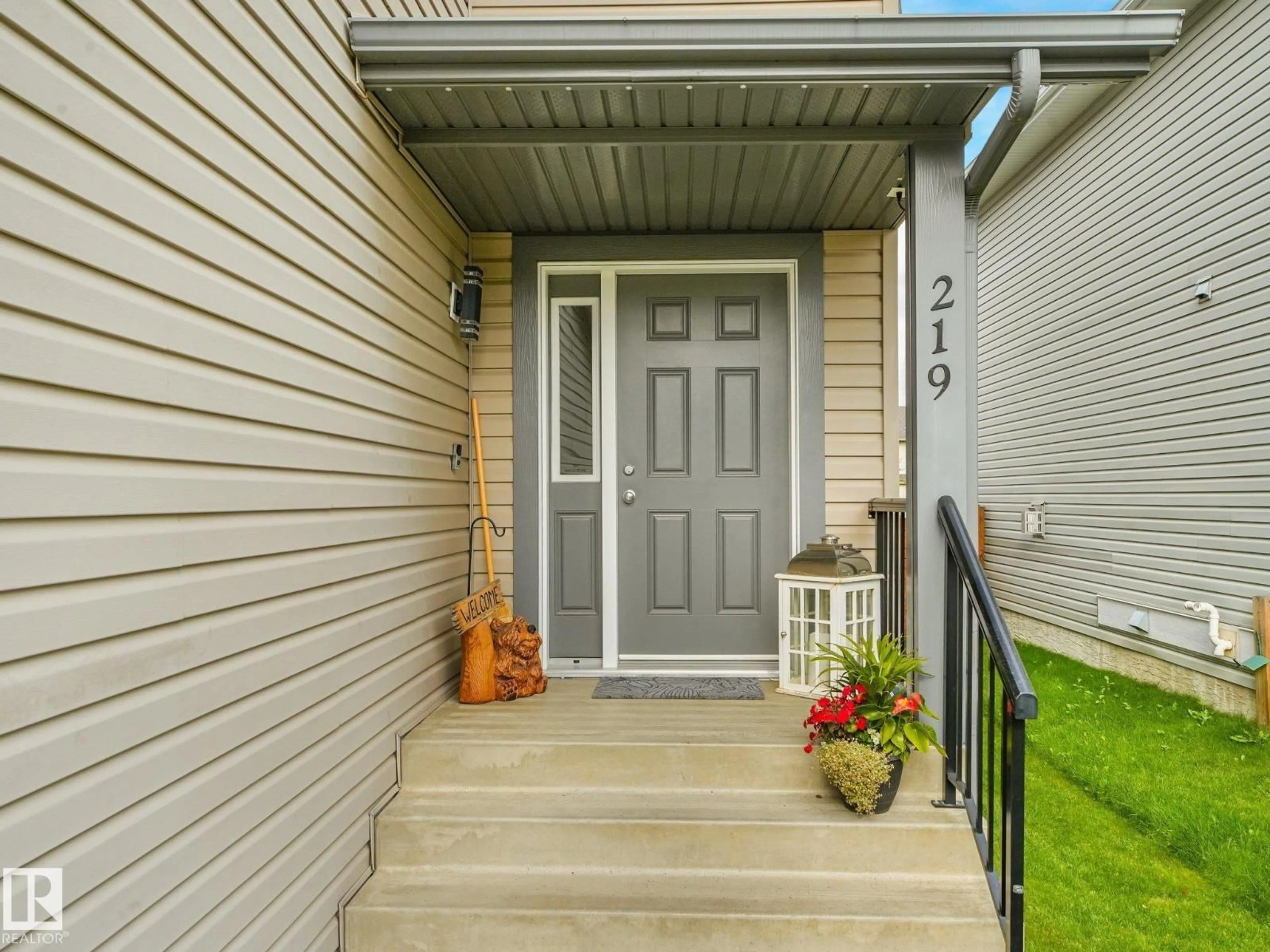 Indoor entryway for 219 SILVERSTONE CR, Stony Plain Alberta T7Z0E8