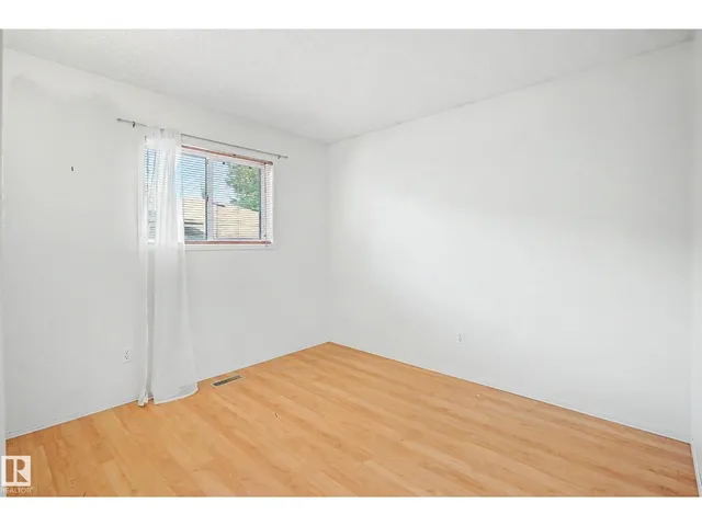 18411 77 AV, Edmonton 5