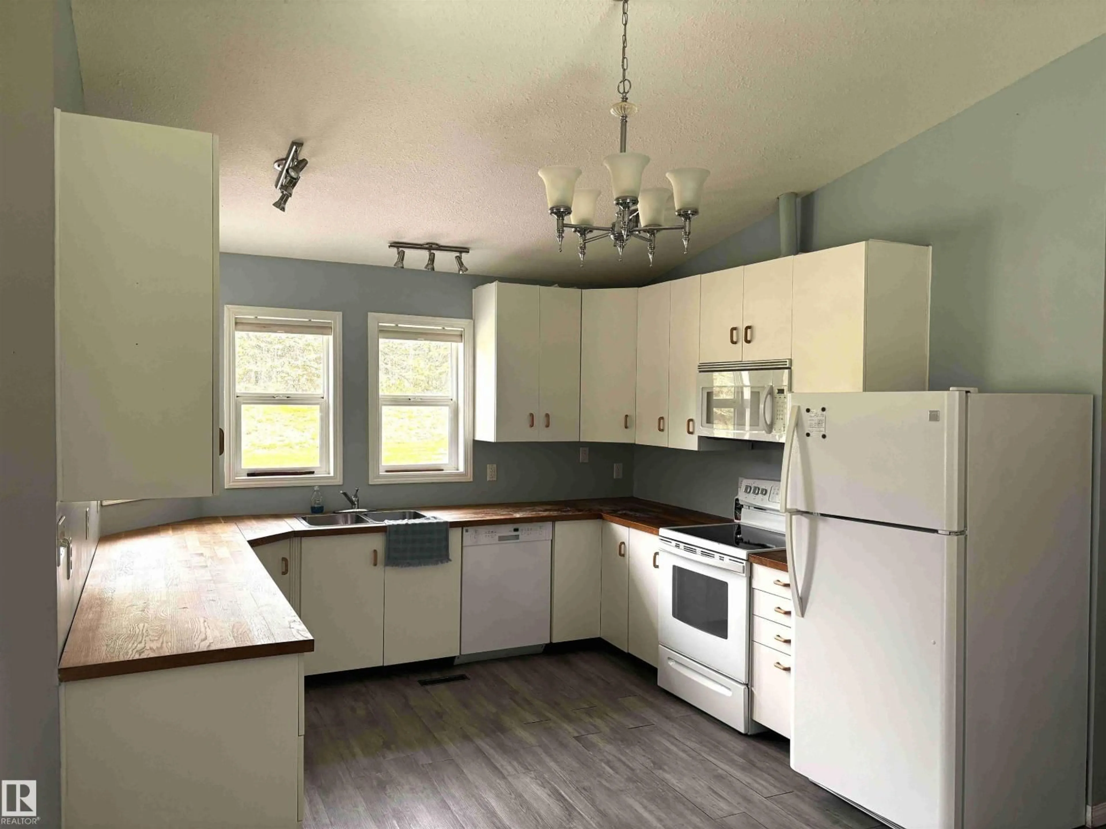 Standard kitchen, unknown for 55029 HWY 761, Rural Wetaskiwin County Alberta T0C0T0