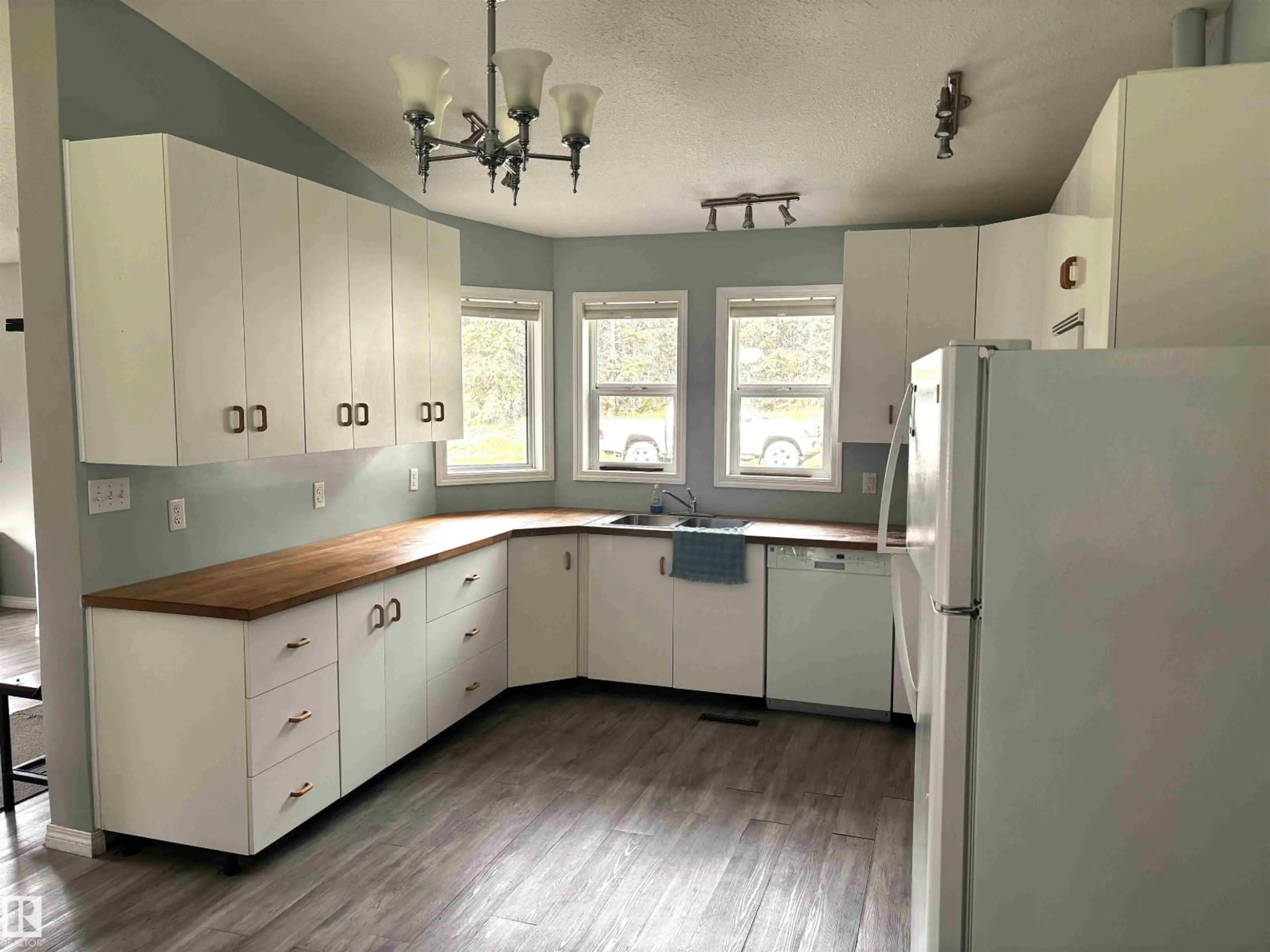Standard kitchen, unknown for 55029 HWY 761, Rural Wetaskiwin County Alberta T0C0T0