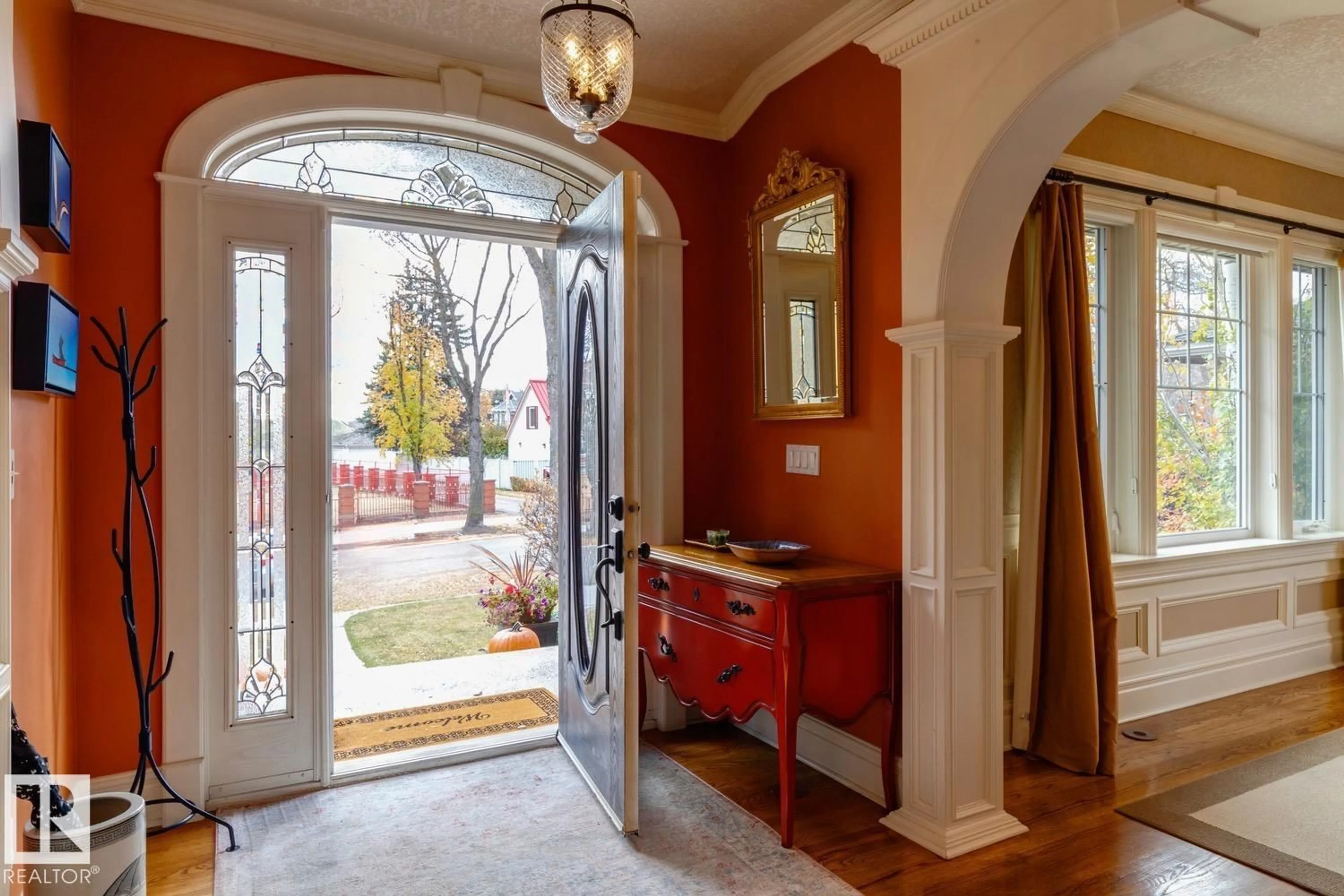 Indoor entryway for 6306 111 AV, Edmonton Alberta T5W0L5