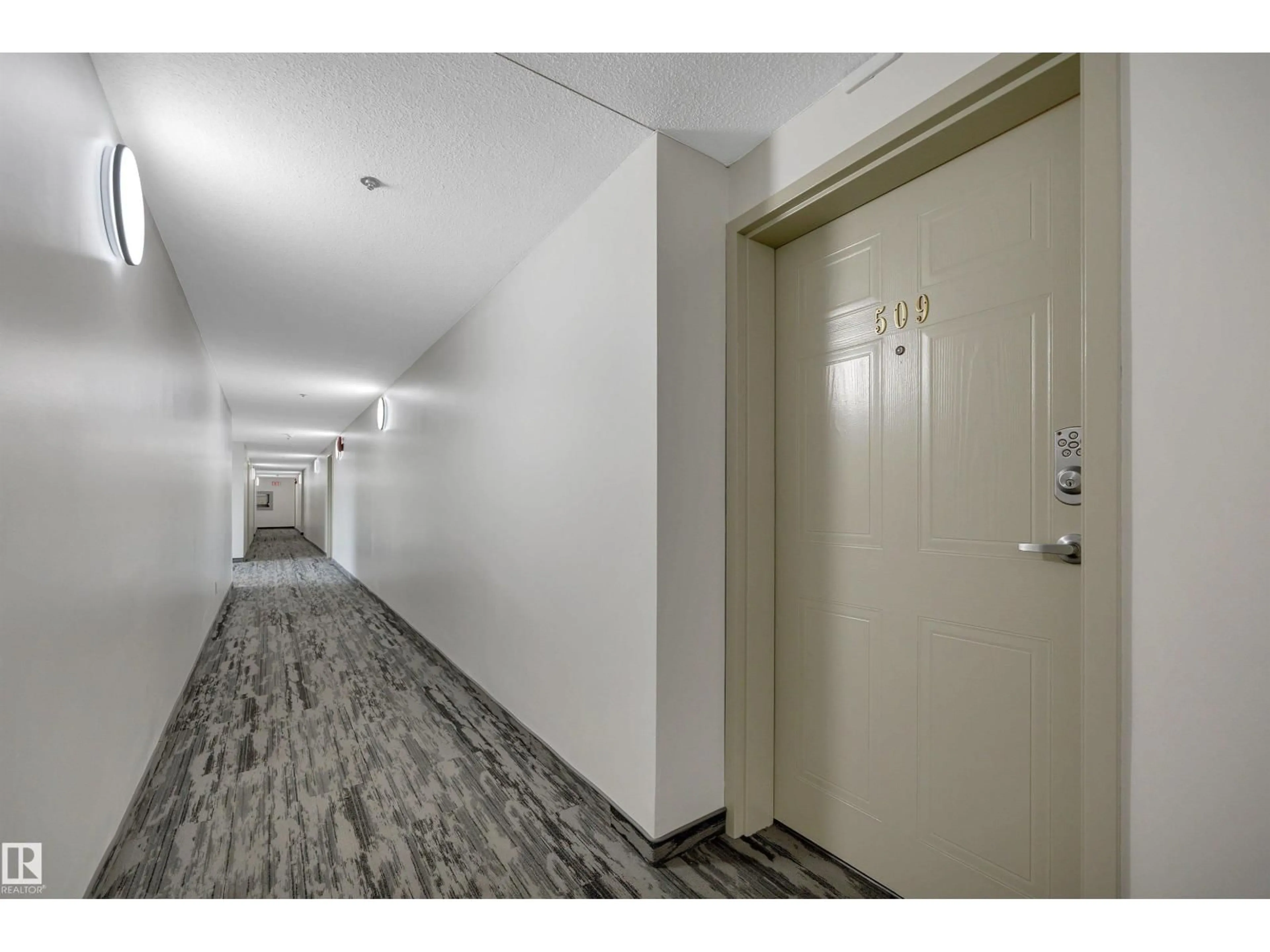 Indoor foyer for 509 11211 85 ST, Edmonton Alberta T4B4T8
