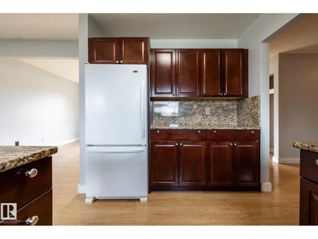 NW - 8836 150 AV, Edmonton 5