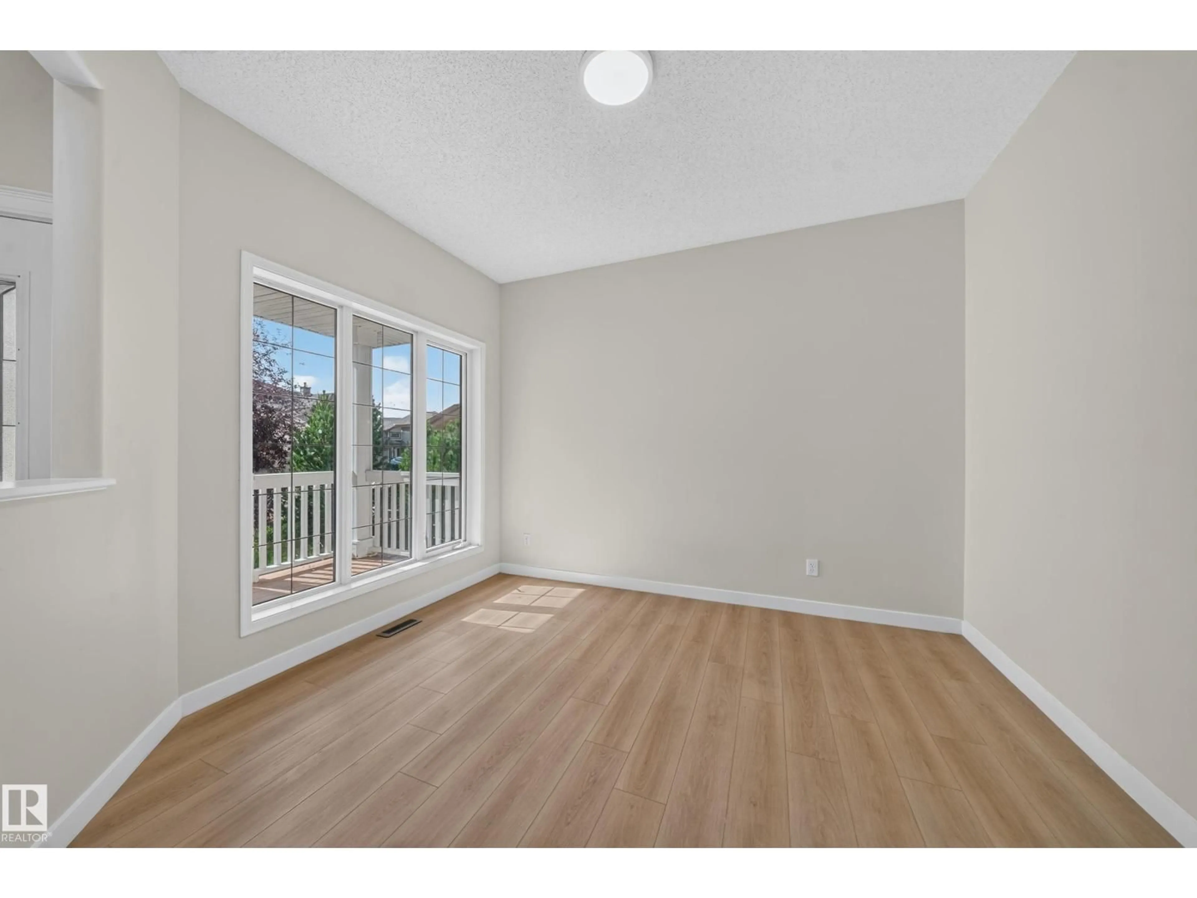 A pic of a room for SW - 7836 7 AVE, Edmonton Alberta T6X1N3