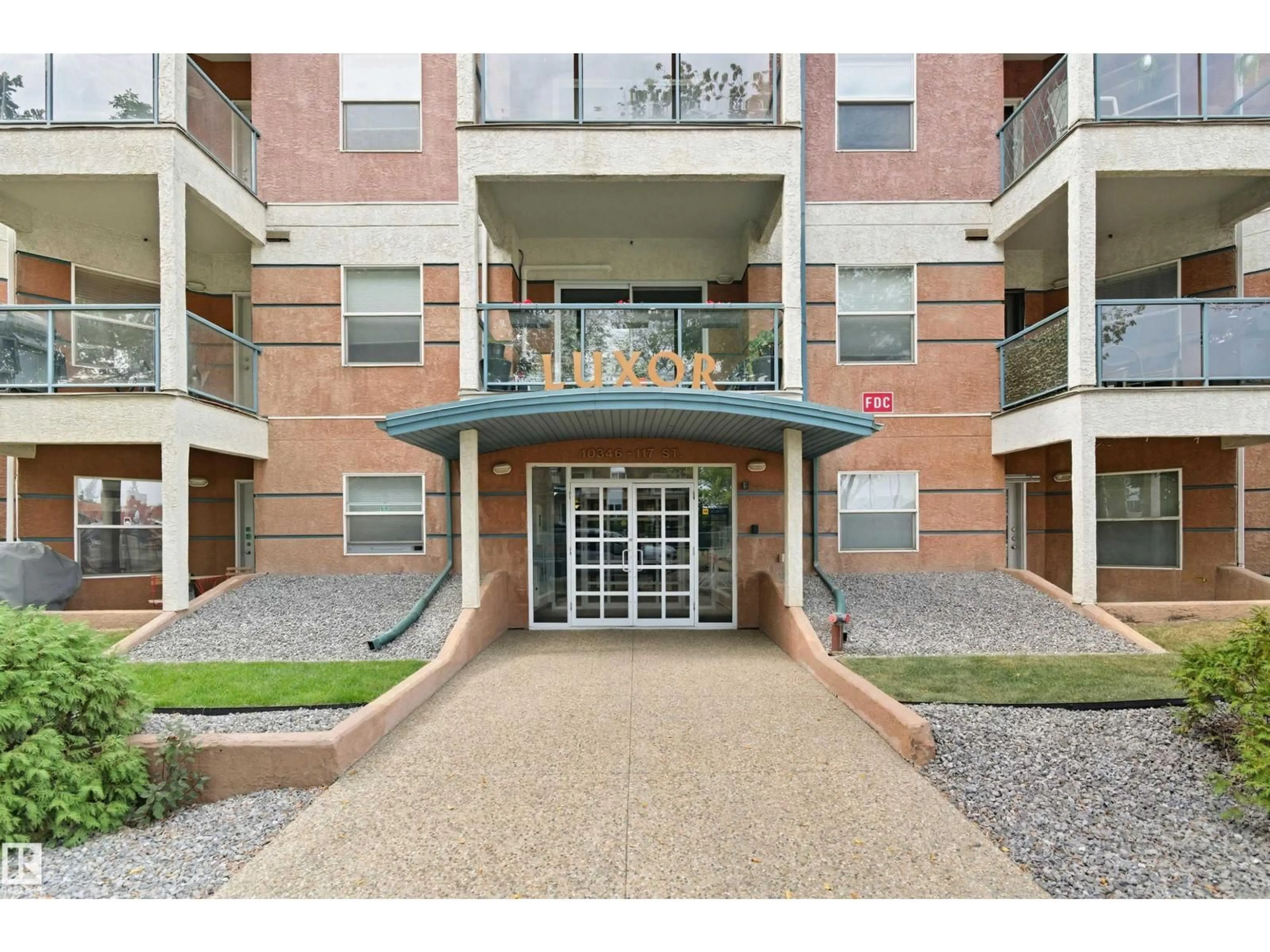 Indoor foyer for #404 - 10346 117 ST, Edmonton Alberta T5K2Y7
