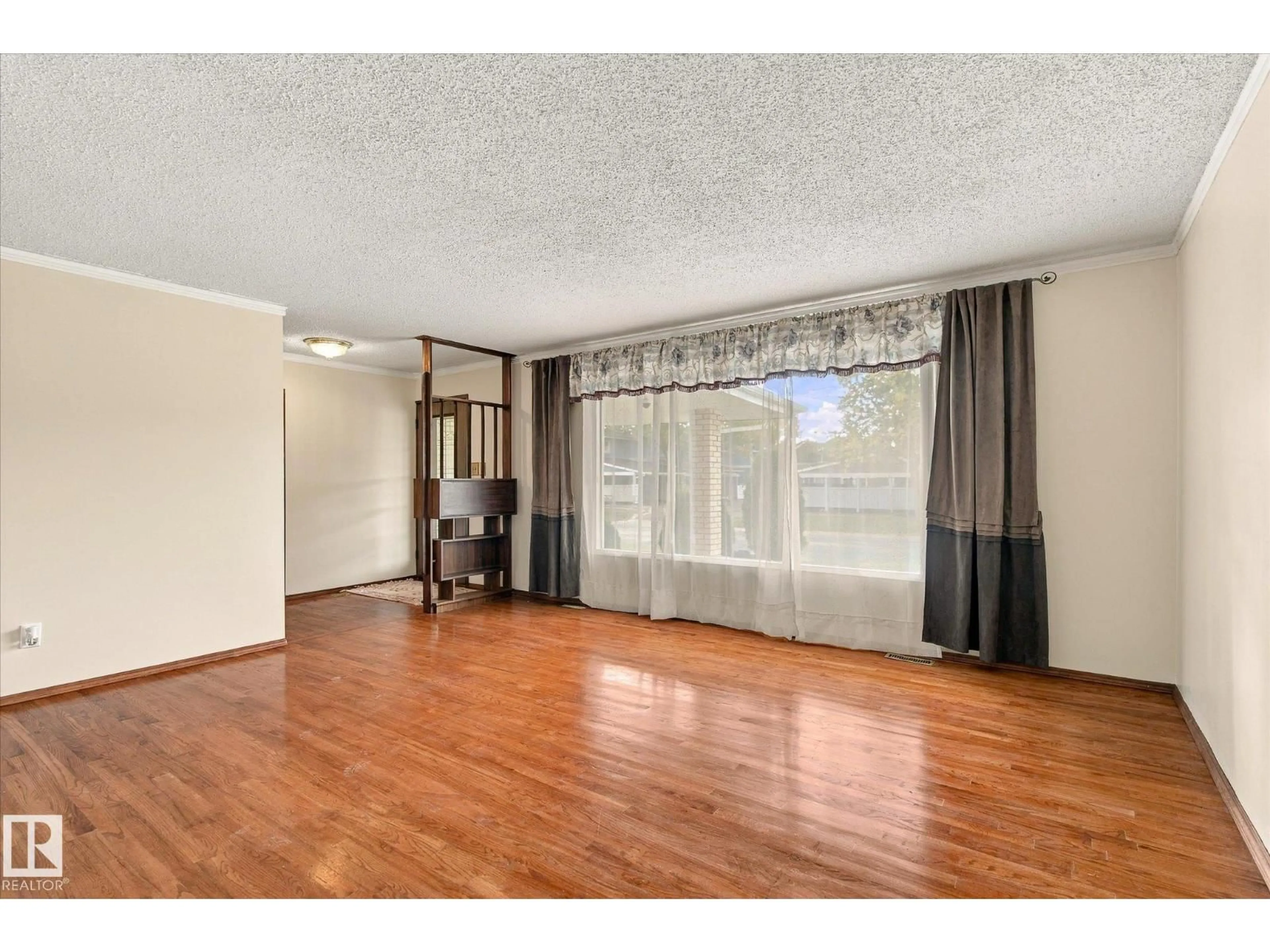 A pic of a room for 7612 40 AV, Edmonton Alberta T6K0X5
